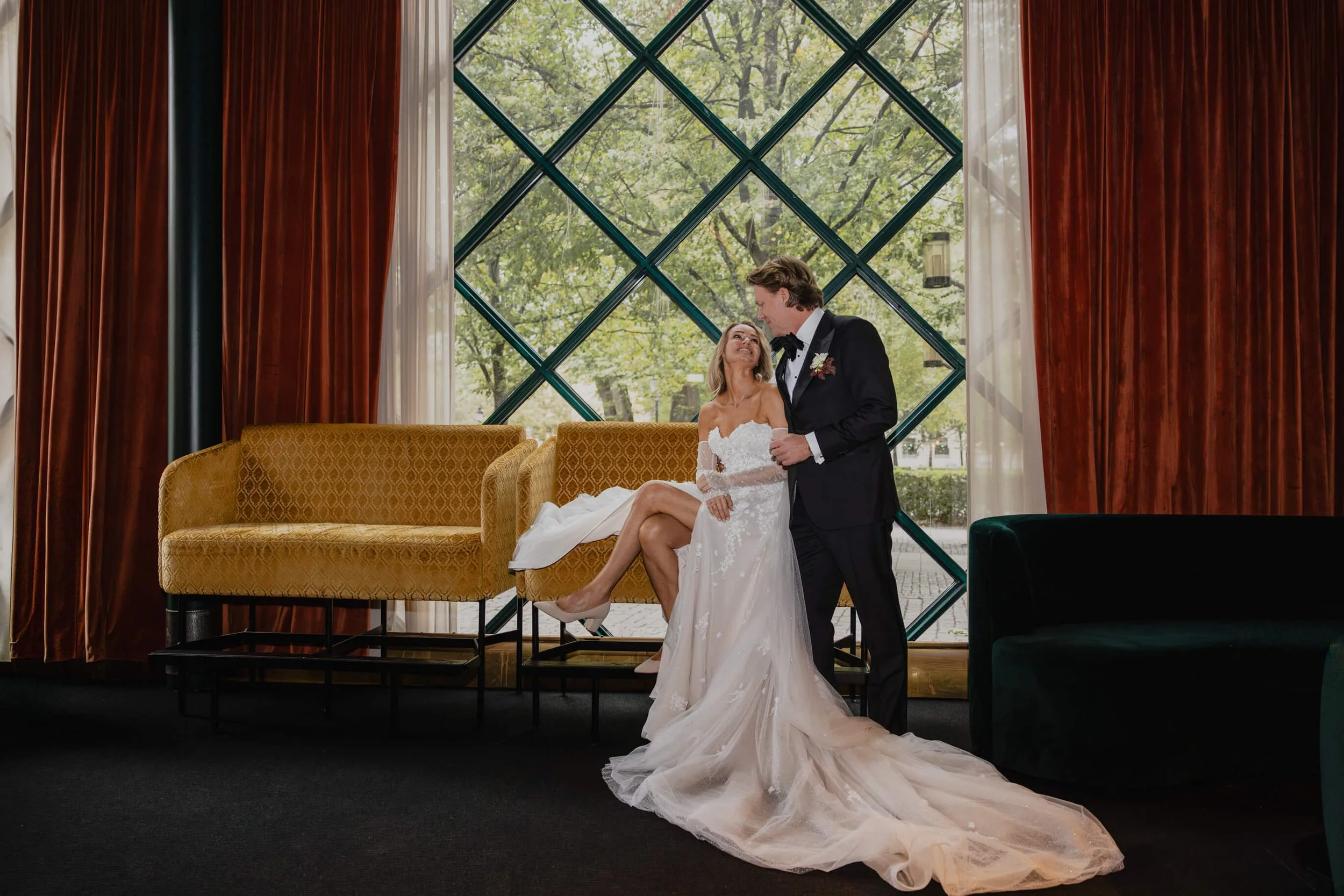 Italian bride Vanessa and Danish groom Jens sharing a relaxed moment at Café Opera