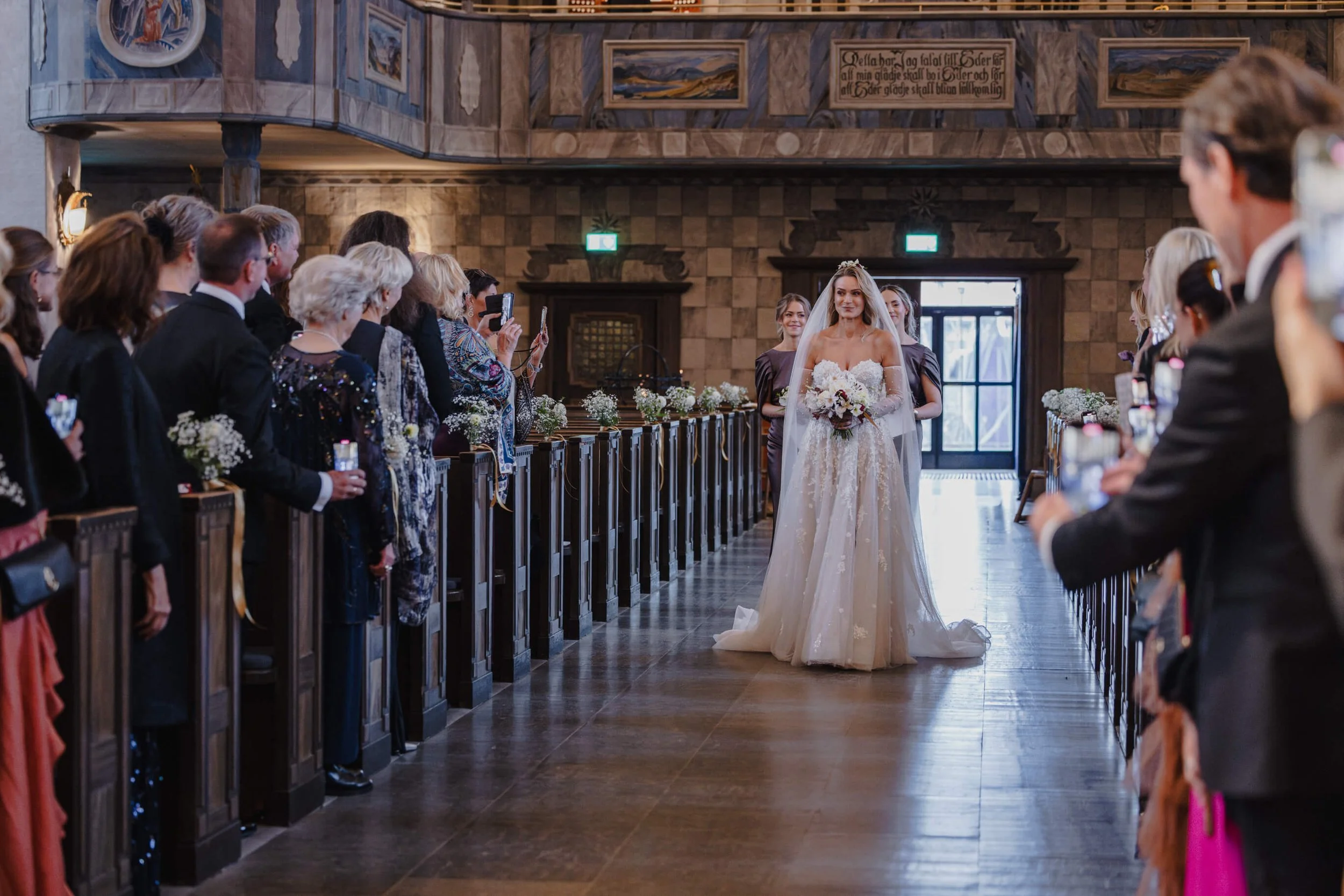 Wedding ceremony inside Högalidskyrkan in Stockholm with 140 international guests