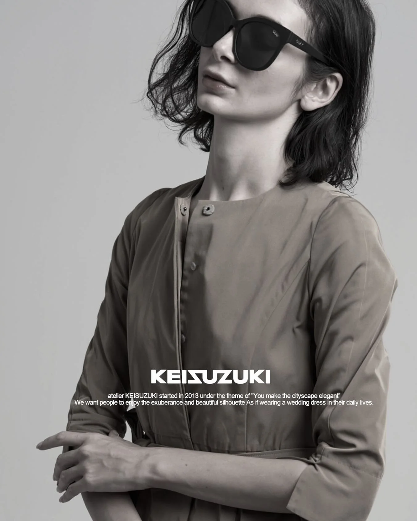 KEISUZUKIは、**「街の景色をエレガントに」**というテーマのもと、美しい服を通じて人々の心に輝きを増やし、それが地球全体を明るく輝かせることを目指しています。

KEISUZUKI aims to enhance the radiance within people&rsquo;s hearts through beautiful clothing, under the theme of &ldquo;Elegance in the Cityscape,&rdquo; thereby 