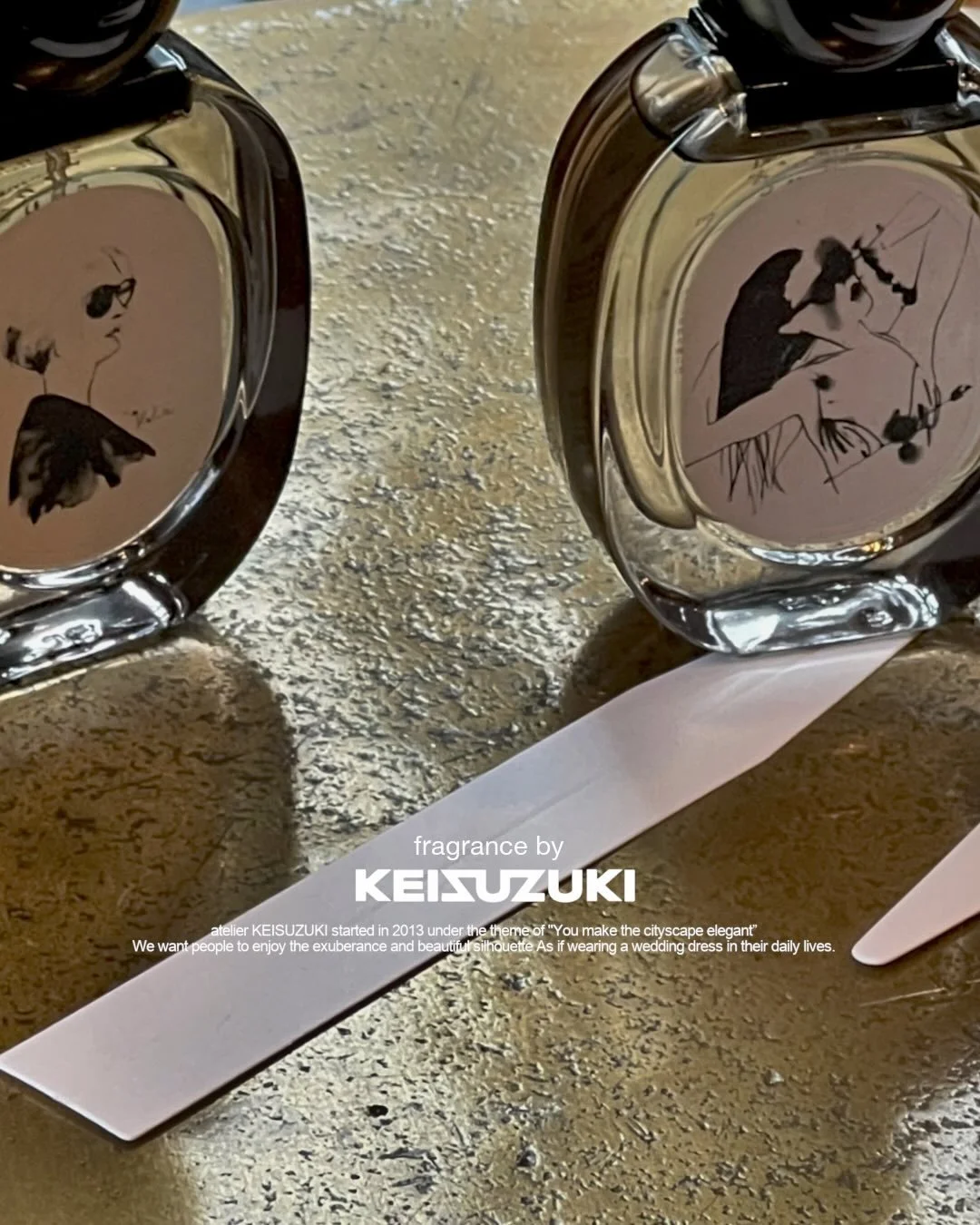 fragrance by KEISUZUKI
理想の未来へと歩む勇気を讃える「自己拡張」としての香りを定義しました。

 No.1 EPURE &mdash;エピュレ&mdash; 「静止した景色の中の神秘」
心の中心にある、湧き起こる愛の源泉。 ゆっくりと「間」を楽しみ、澄んだ声で自分自身と対話する。EPUREは、湖畔のベンチで朝霧を眺めるような、フラットな自分に立ち返るための香りです。
静寂の中で、自分を調律する時間を。

No.2 LOUD &mdash;ラウド&mdash; 「静かなる熱