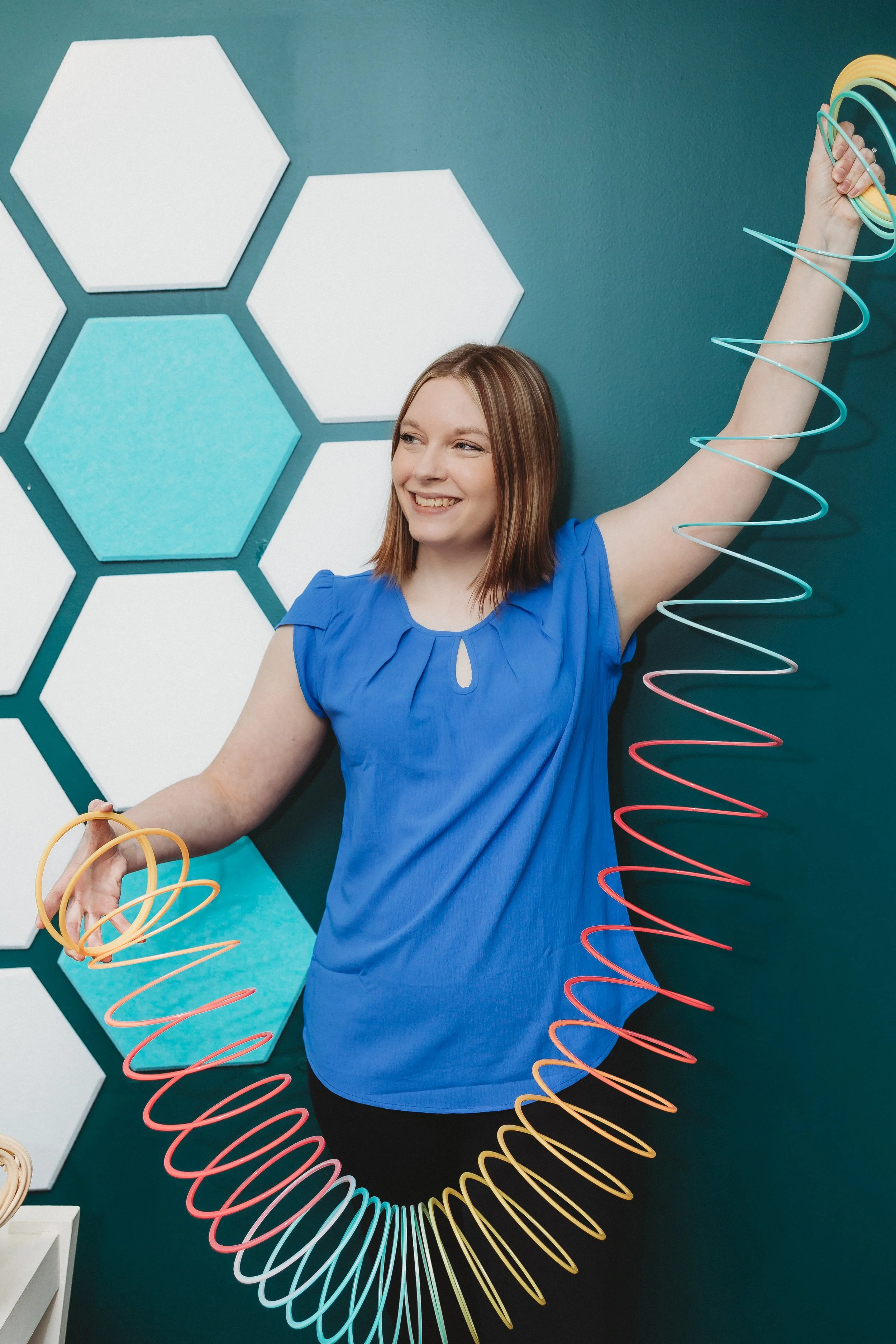 Natalie Heinz play therapist holding a jumbo slinky