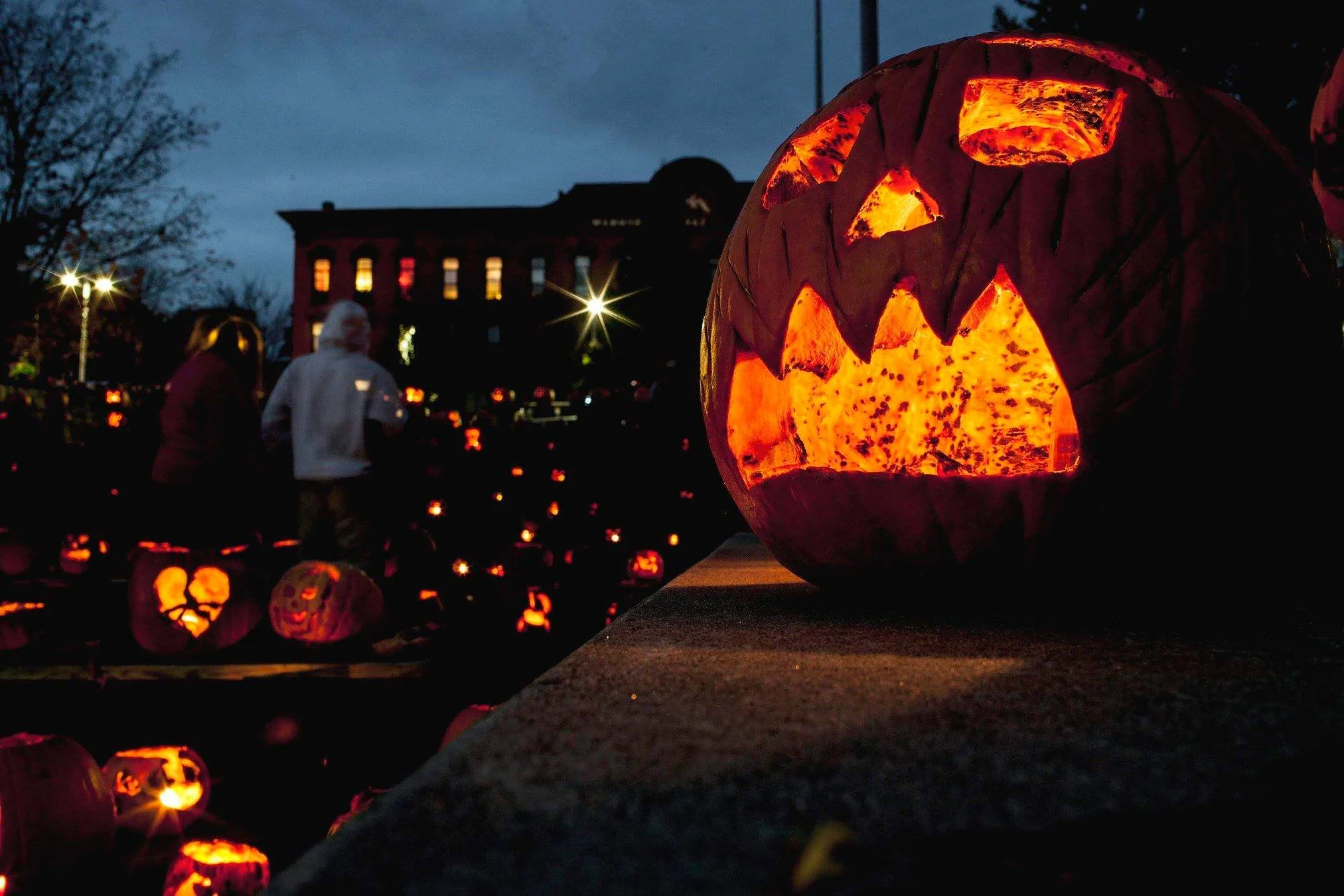 Pop-Up Halloween Bar in the Rotary Park 