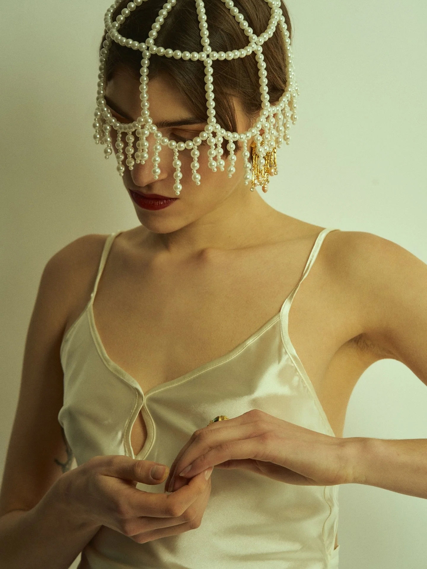 ALICE 🤍 

Designed and styled by: @axelle_dhaese 
Mua: @studio_sortino 
Model: @colsalice @theolzmanagement