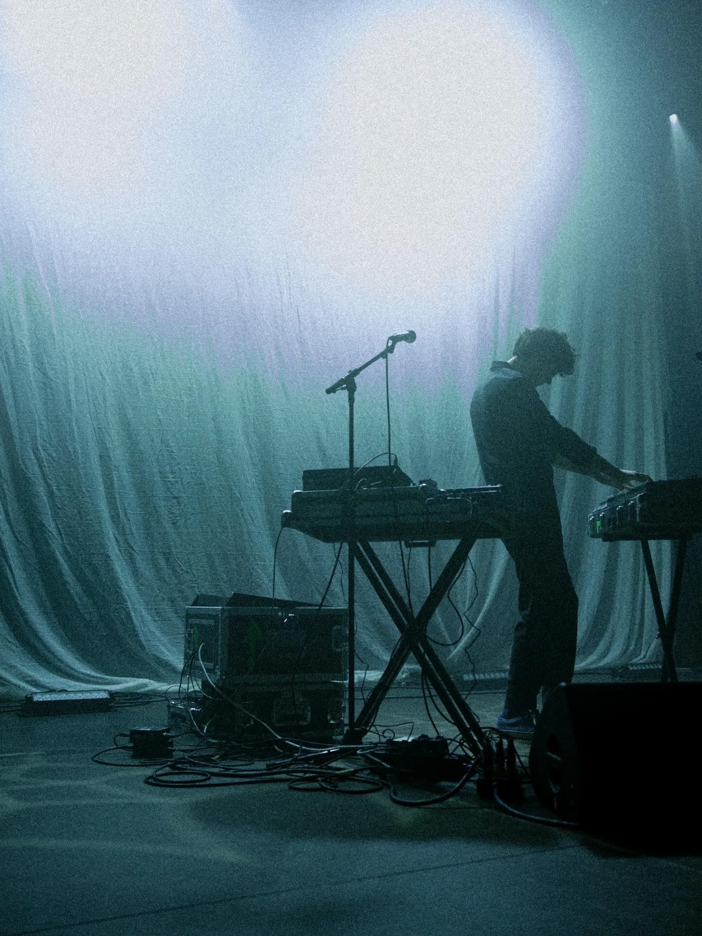 Apr&egrave;s moi

Luigi Colzato during the EP Release @wildewesten.be @luigicolzato 

With visuals from @b.lauwdruk &amp; the lights of @oscarpenninck