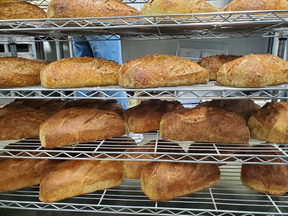 Happy Wednesday! Stop by for a loaf of seriously seedy or sproutsburg bread, a freshly made bagel, tortillas, or whatever else you are craving today!
#sourdough #blacksburgbagels #localbusiness #pretzels #fresh #croissants #bagels #freshbaked #bagels