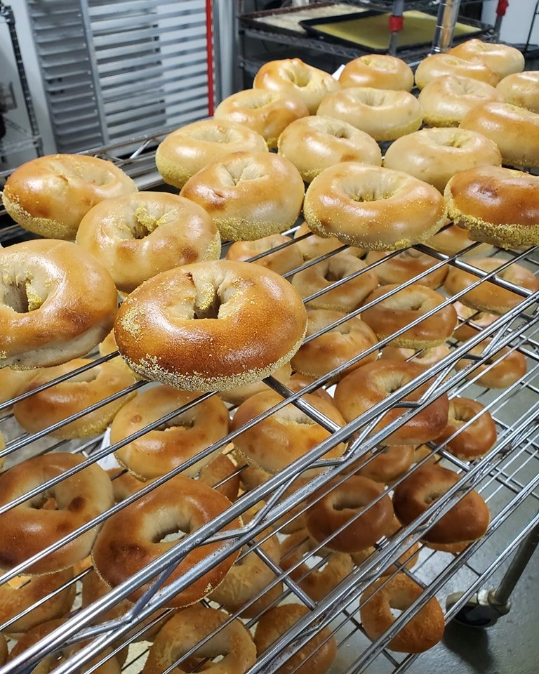 Happy Wednesday! Stop by the store or the farmers market for some fresh bagels and bread. The farmers market is from 2pm - 6pm!! 

#sourdough #blacksburgbagels #localbusiness #pretzels #fresh #croissants #bagels #freshbaked #bagelsbagelsbagels #black