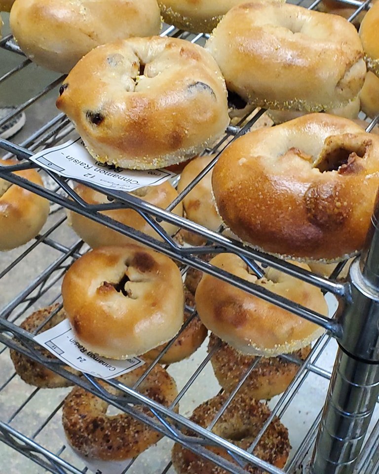 It's bagel day! We're baking up a storm here and have all your favorites. 

We'll be at the farmers market from 2-6 this afternoon!

 #sourdough #blacksburgbagels #localbusiness #pretzels #fresh #croissants #bagels #freshbaked #bagelsbagelsbagels #bl