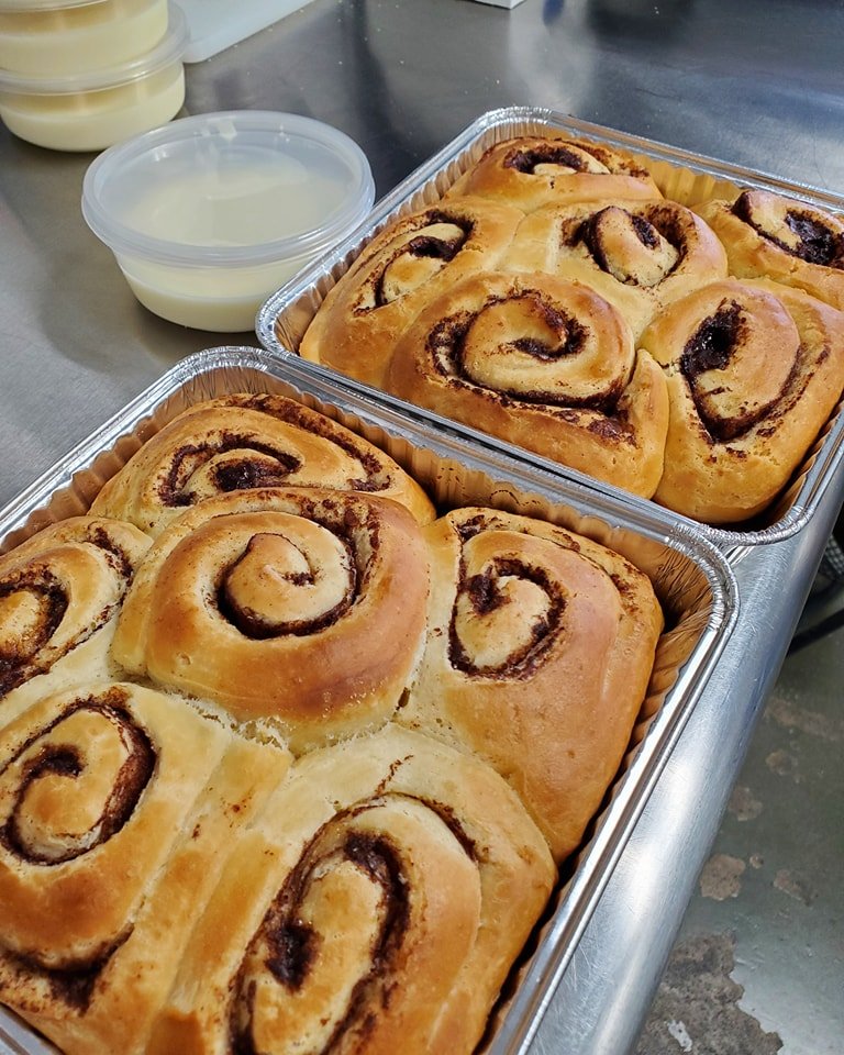 Come in and get your Sunday morning cinnamon rolls!!🥰 fresh out of the oven
