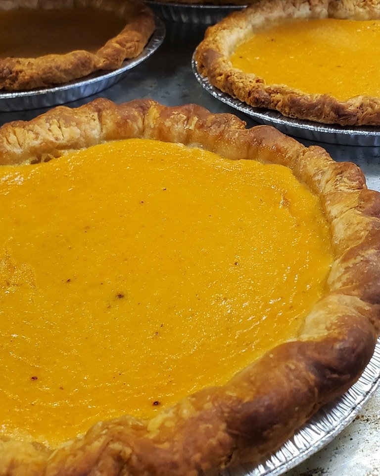 Pies are ready to adopt at @blacksburgbagels
Local pumpkin or Lemon Gingersnap!