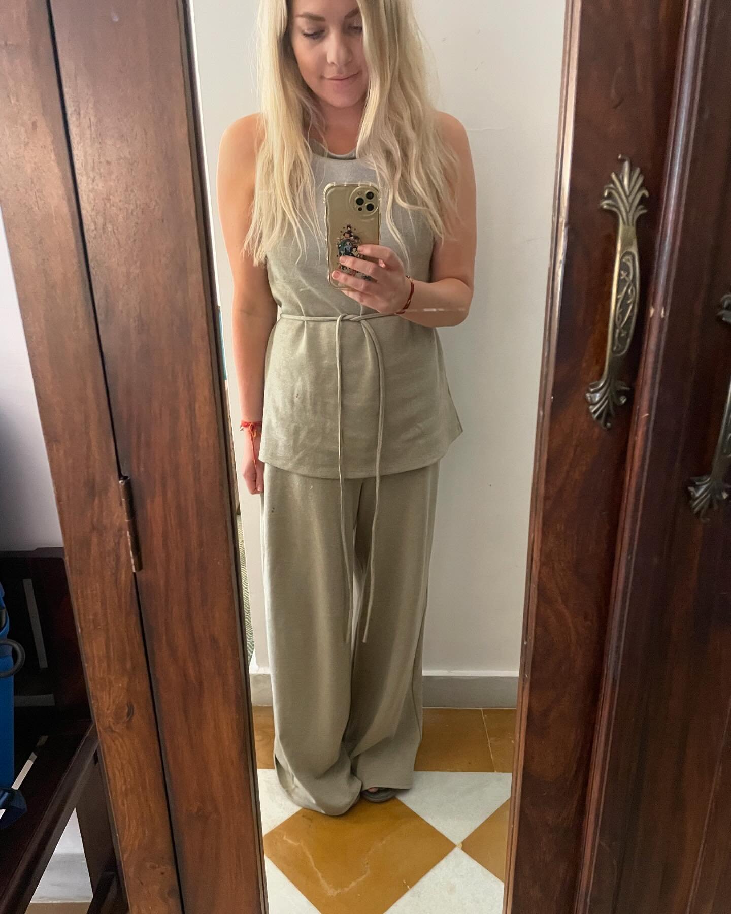 During Covid I HEAVILY leant into leggings, big jumpers and comfy clothes. As well as being a teacher in training that year, I just lived in my gym stuff. Then working from home over the last 4 years nothing really changed, I went for loose fitting, 