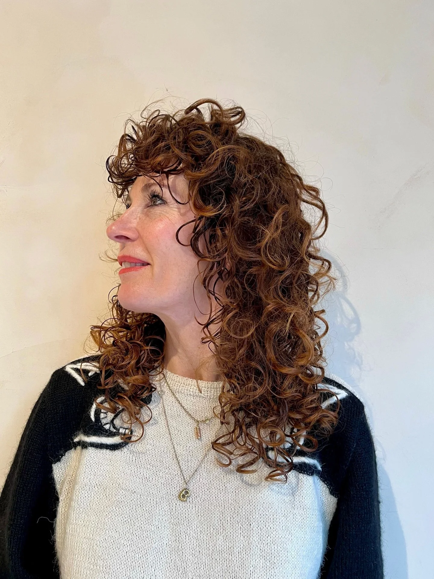 It&rsquo;s all in the details. Bringing that effortless Japanese hairdressing aesthetic to our curls today. Just look at the way this cut frames the face! 

#japanesehairdressing #curlycut #hairinspo #salonlife #curlsdefined