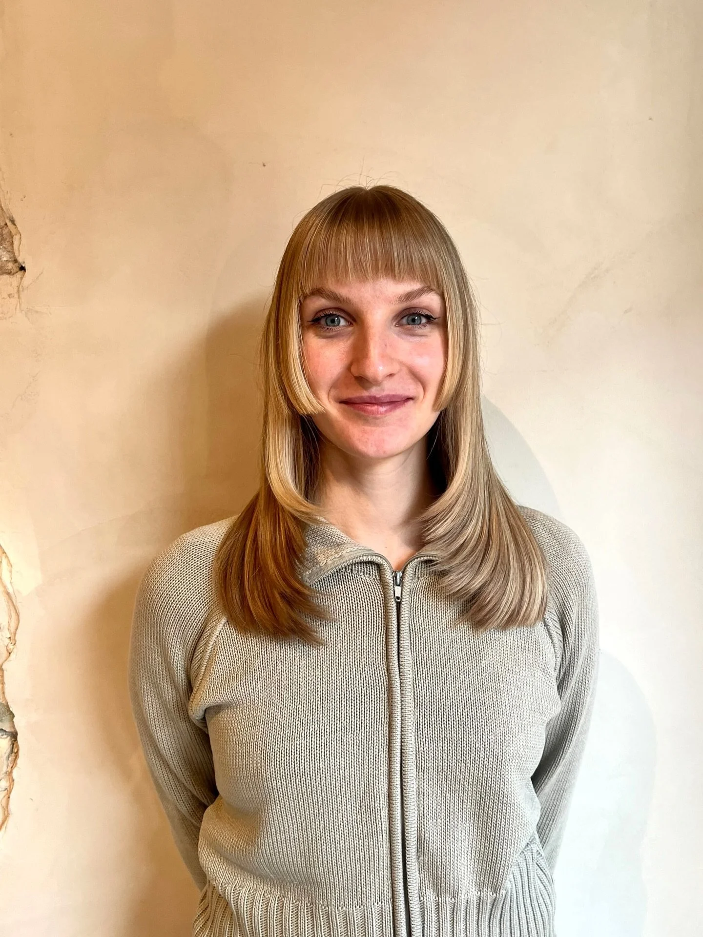 A fringe that frames. Layers that move.
The kind of cut that does the styling for you.

Trust us, your mirror will thank you!
DM us to book your transformation 

#trendingcut #haircut #hairsalon #haarsalonamsterdam #amsterdamsalon