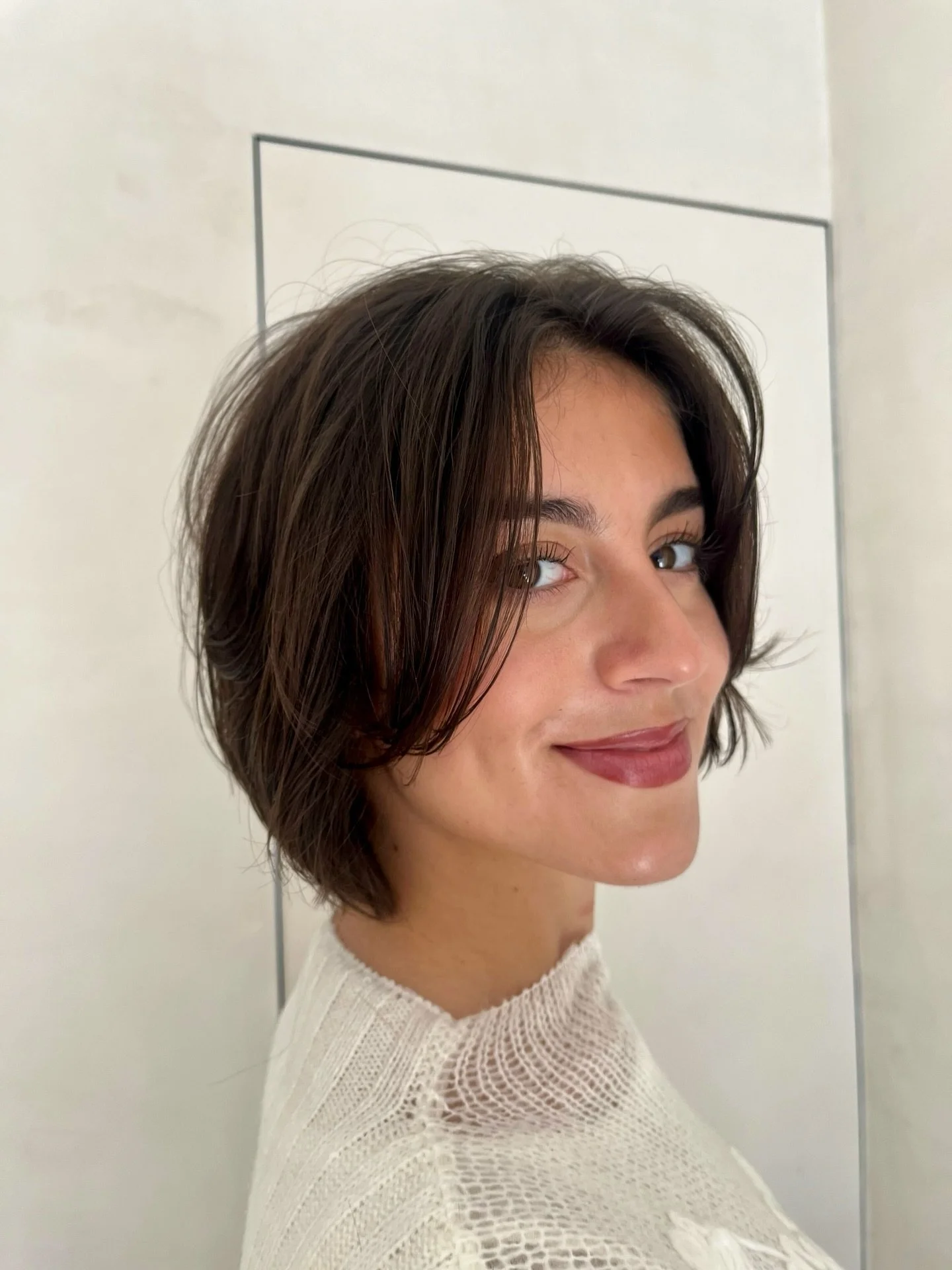 Short. Soft. Seriously stunning. ✨
This textured cut brings volume, shape &amp; that &ldquo;cool without trying&rdquo; energy.

Thinking of going short? This is your sign.
Book now, limited slots this week.

#texturedbob #hairsalonamsterdam #holosalo