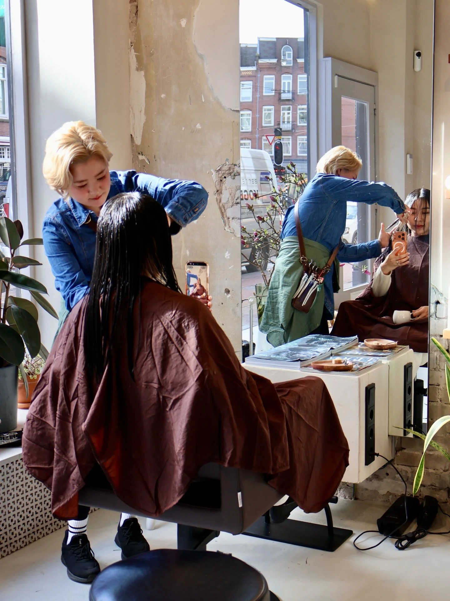 Looking for that signature Japanese precision, care, and style right here in Amsterdam? 🇯🇵

We&rsquo;re thrilled to have expert Japanese hairdressers on our team at Holo Hair Salon, bringing world-class techniques and effortless Japanese hair trend