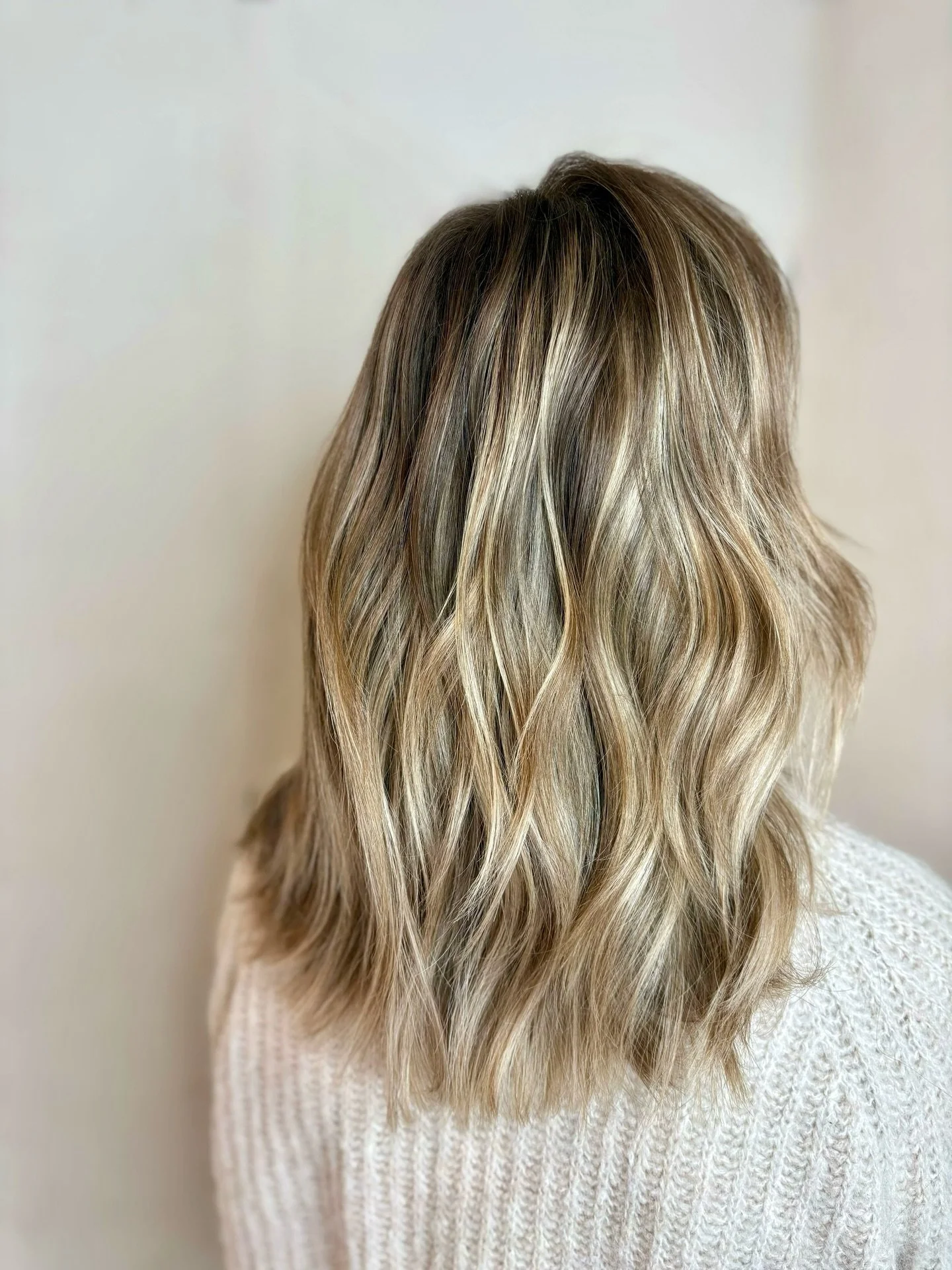 The assignment was: &ldquo;make it look natural, but better.&rdquo; Mission accomplished.

Obsessed with the soft movement and healthy dimension on this blend. It&rsquo;s giving effortless luxury.

Drop a 🤎 if this is your exact hair goal for the se