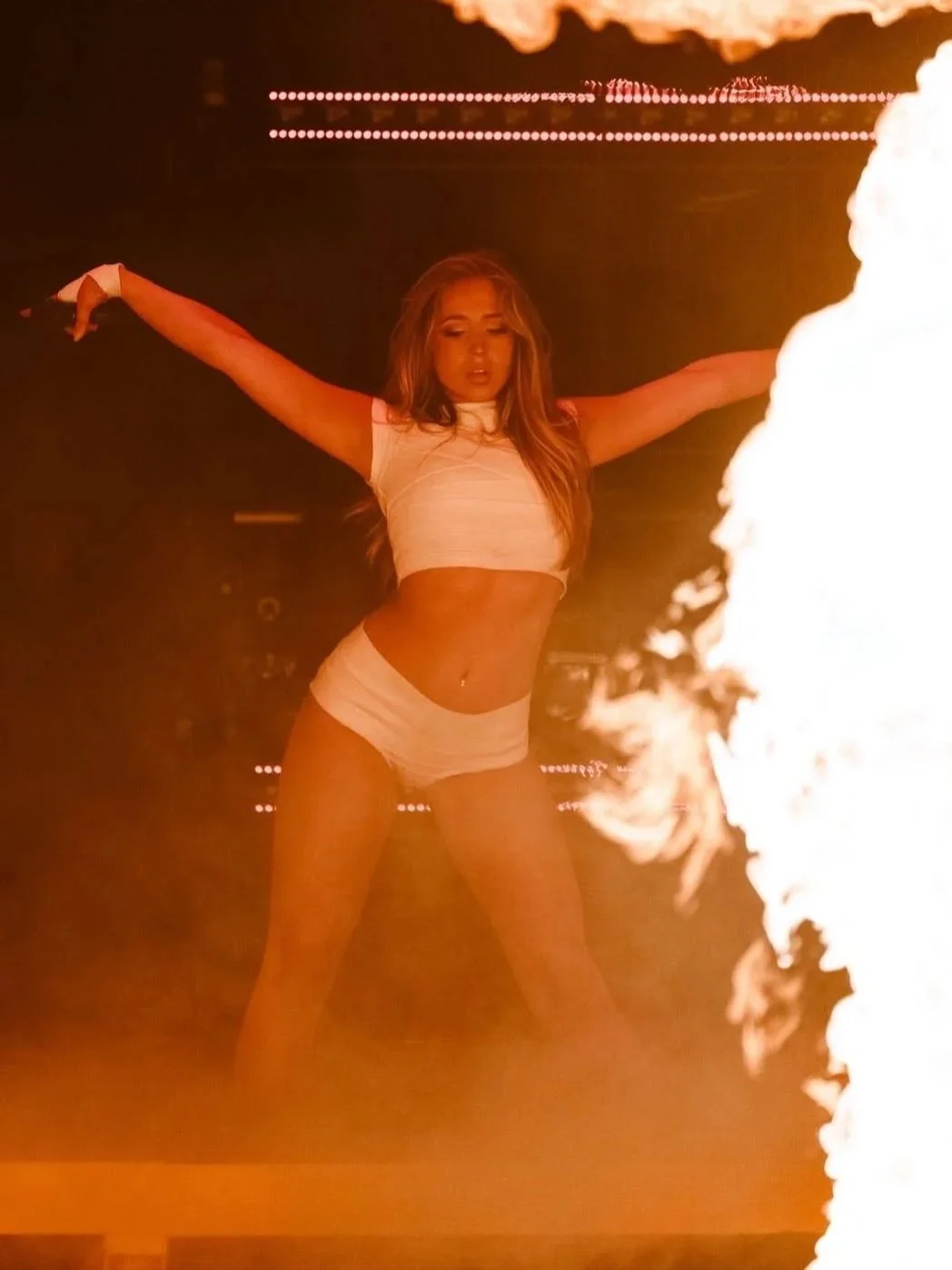 TATE MCRAE - THE MISS POSSESSIVE WORLD TOUR