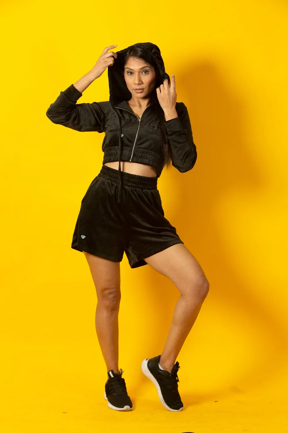 Velvet Crop Hoodie-Black_image-02.webp