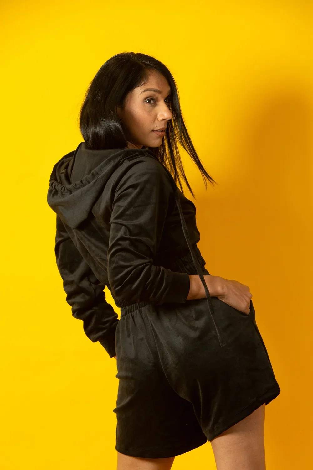 Velvet Crop Hoodie-Black_image-04.webp