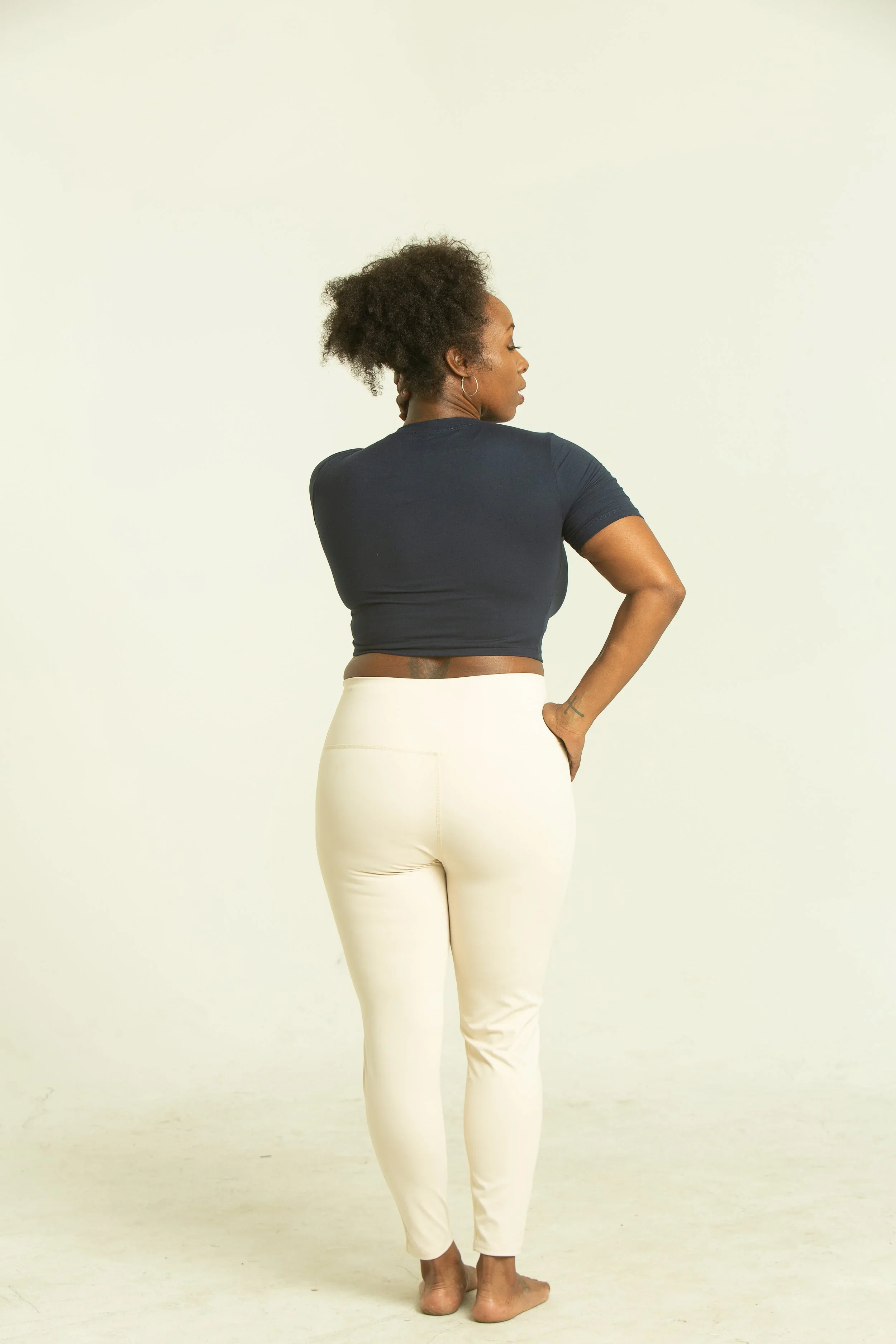 Curvy Bone Leggings_image-03.webp
