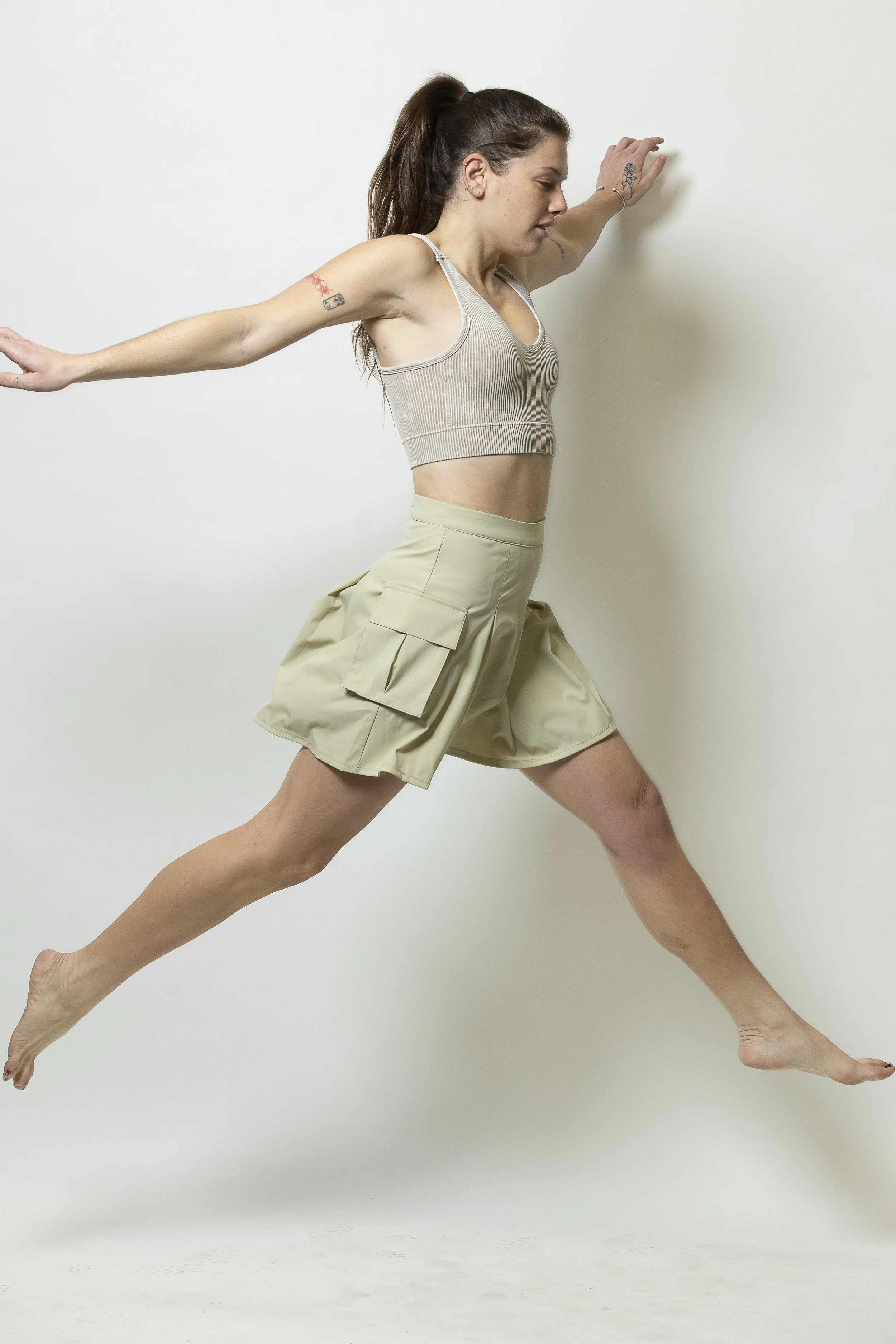 Sporty Chic Tennis Skirt with Cargo Pockets