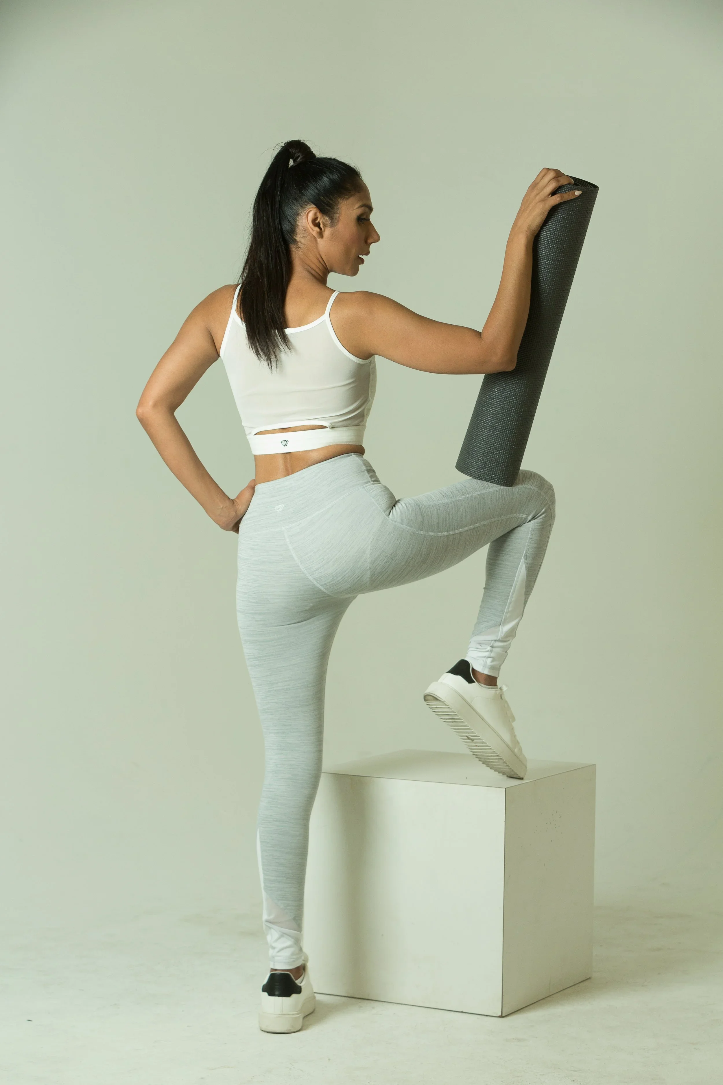 Sleek crop-Ivory_image-04.webp
