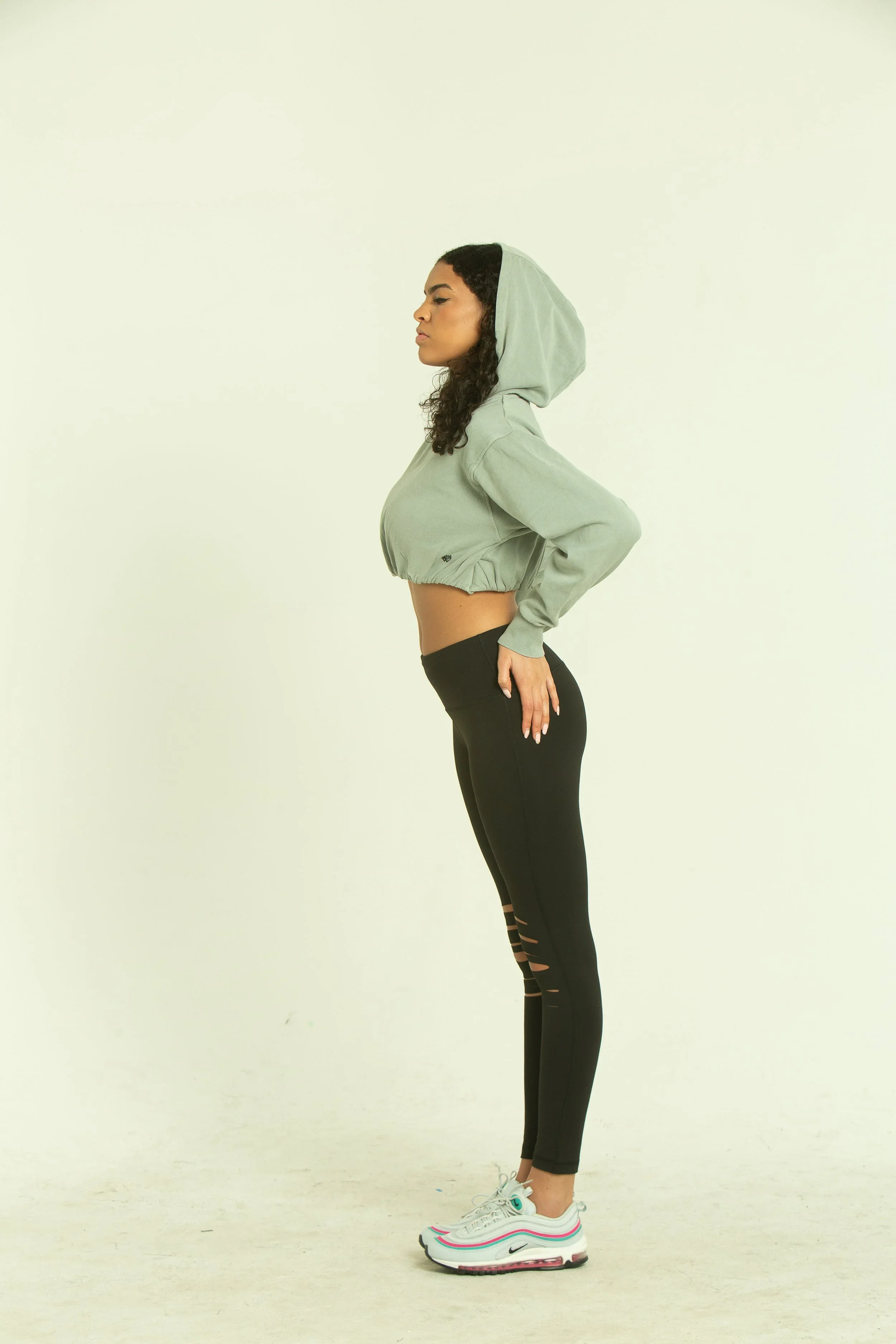 Front Slash Leggings-Black_image-04.webp