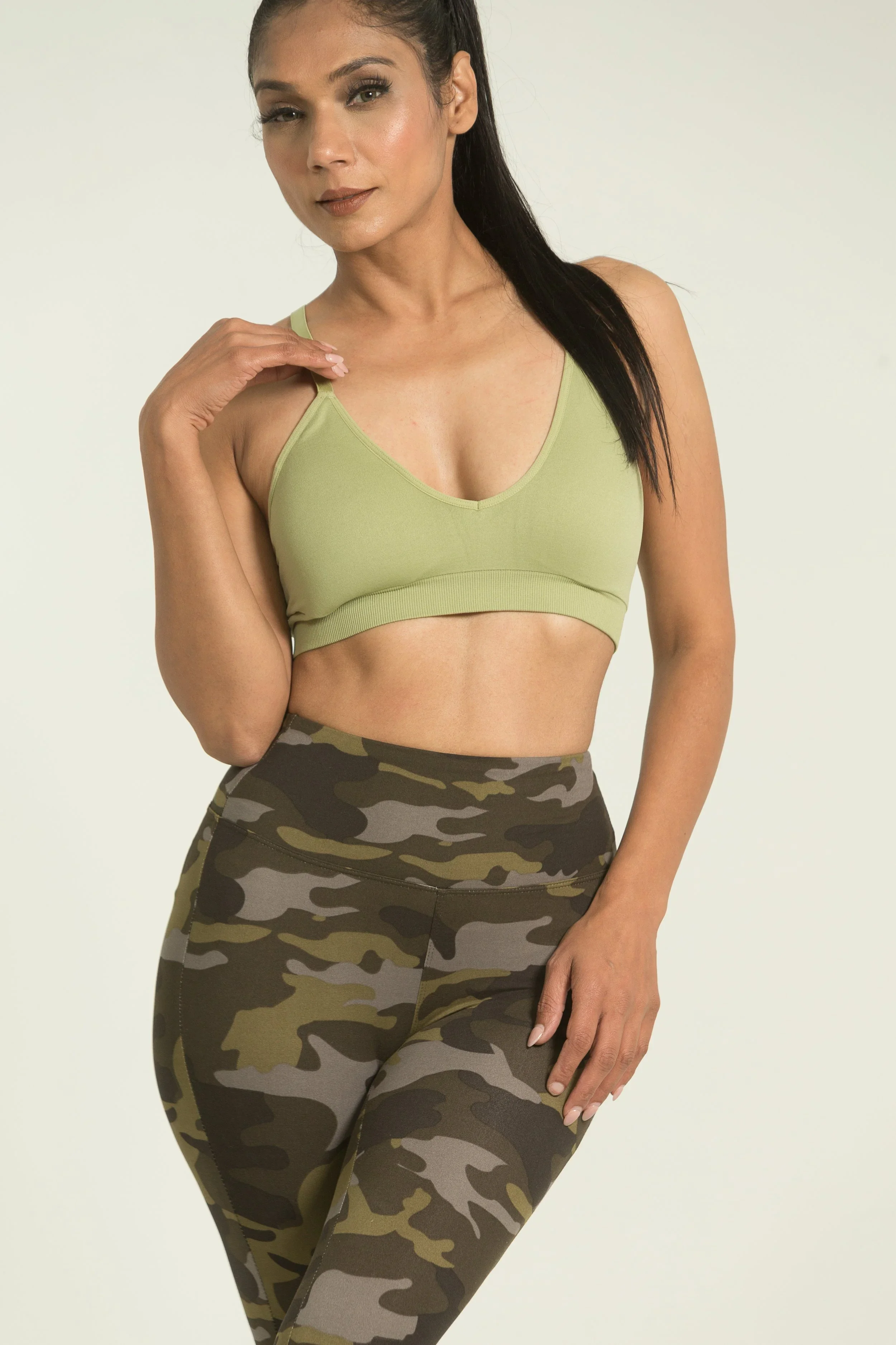 Zen Seamless Bra- Army Green_image-02.webp