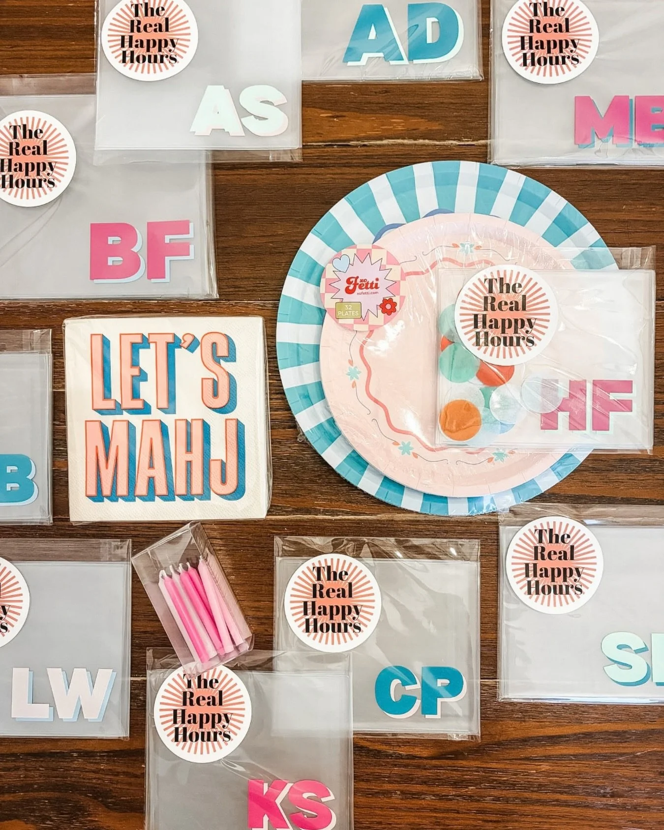 Mahj friends really are the best friends. 🀄️💕

A client reached out last minute wanting to surprise a friend in her mahjong group for her birthday, so we pulled together this little personalized package for their next game night!

Cute plates, mahj