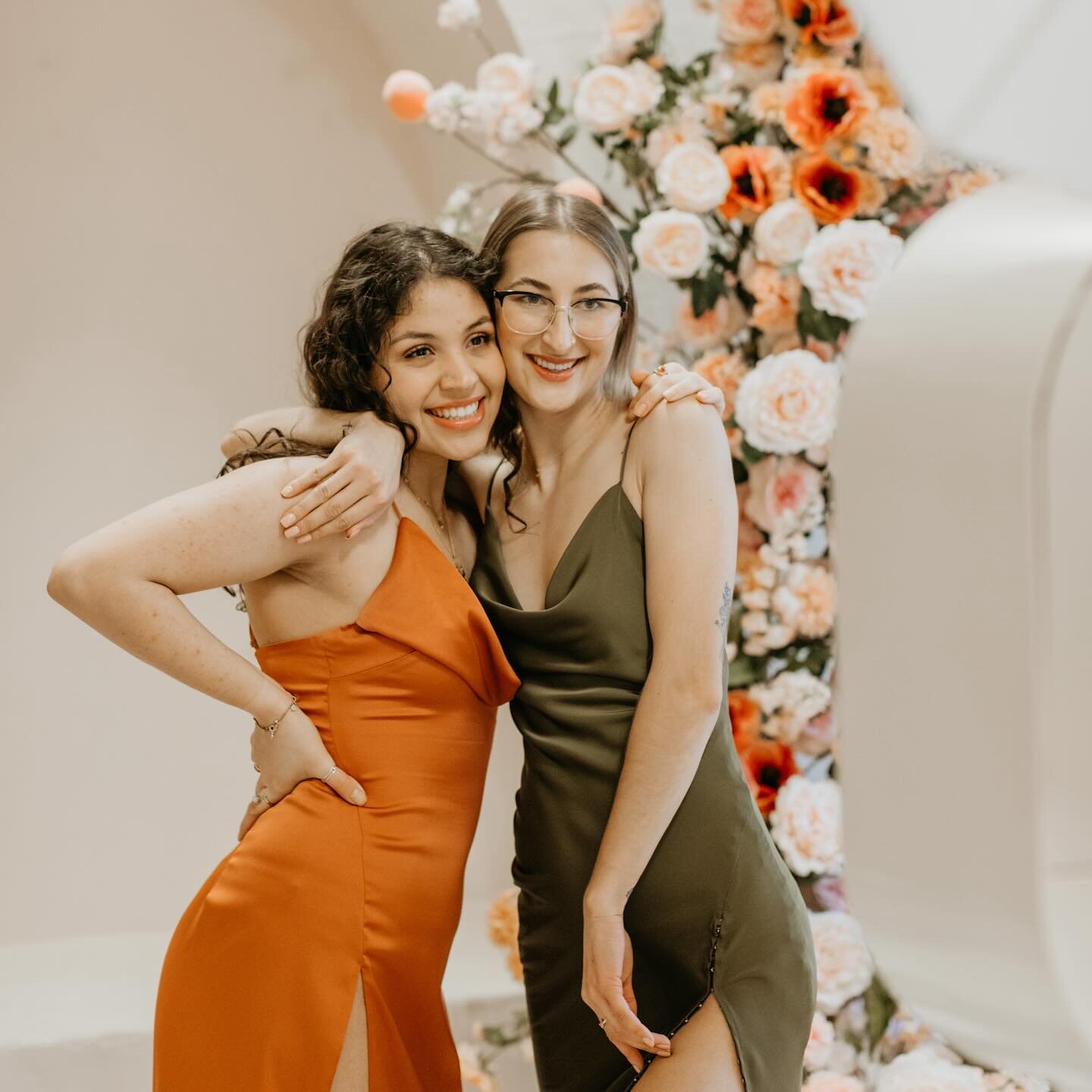 POV: You and the Bestie making the Mostie out of your Moment.Us Photobooth 🙌✨ #makeitmomentus #photobooth #photoboothwedding #weddinginspiration #weddinginspo #pantonecoloroftheyear #peachfuzz
