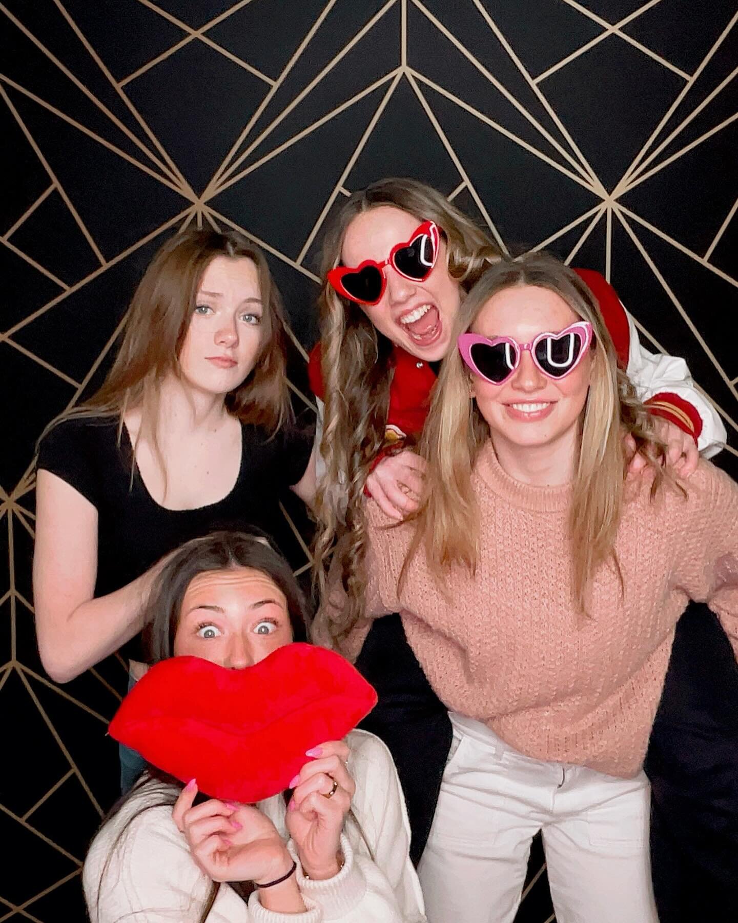 The Future is Female 🙌✨🏀 We are honored to be part of celebrating these young women&rsquo;s achievements and capturing these precious memories with their supportive families 🖤 @newport_gbb #womensupportingwomen #womenshistorymonth #photobooth #pho