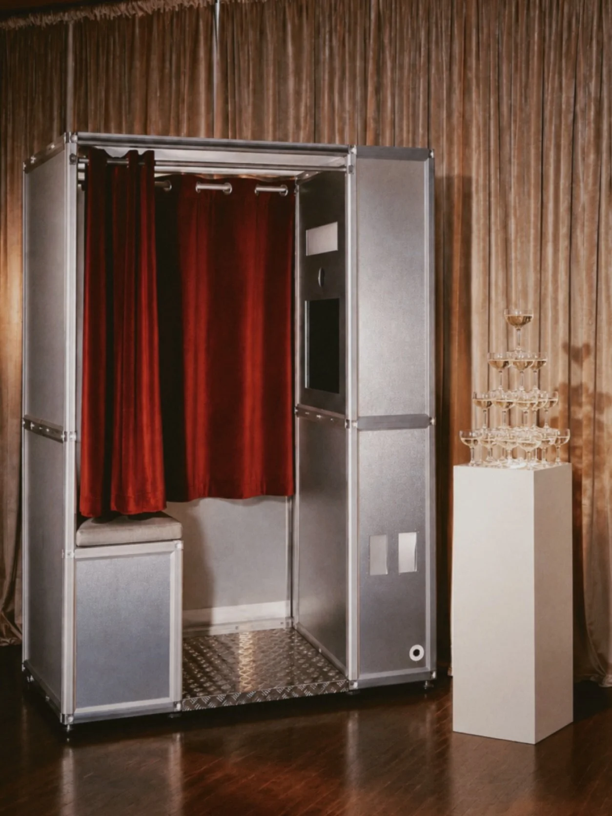 Bringing nostalgia and romance back to the holiday season. Our most popular booth, now comes in Tinsel Silver 🩶&hearts;️✨ and is the perfect addition to your next holiday party. Our dates our filling up for the season so reserve your date and let&rs