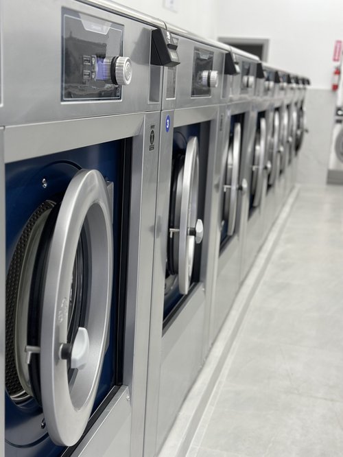 Stellar Suds, Laundromat