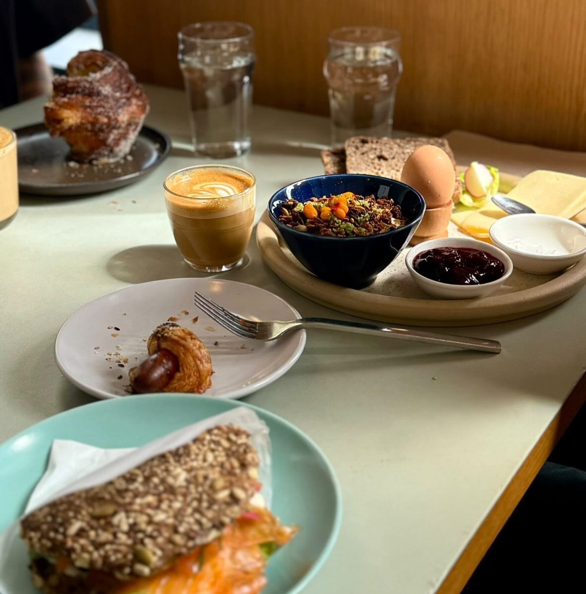 Pastries, sandwiches, brunch and coffee. Happy weekend, everyone. 
📸 by @britobrien