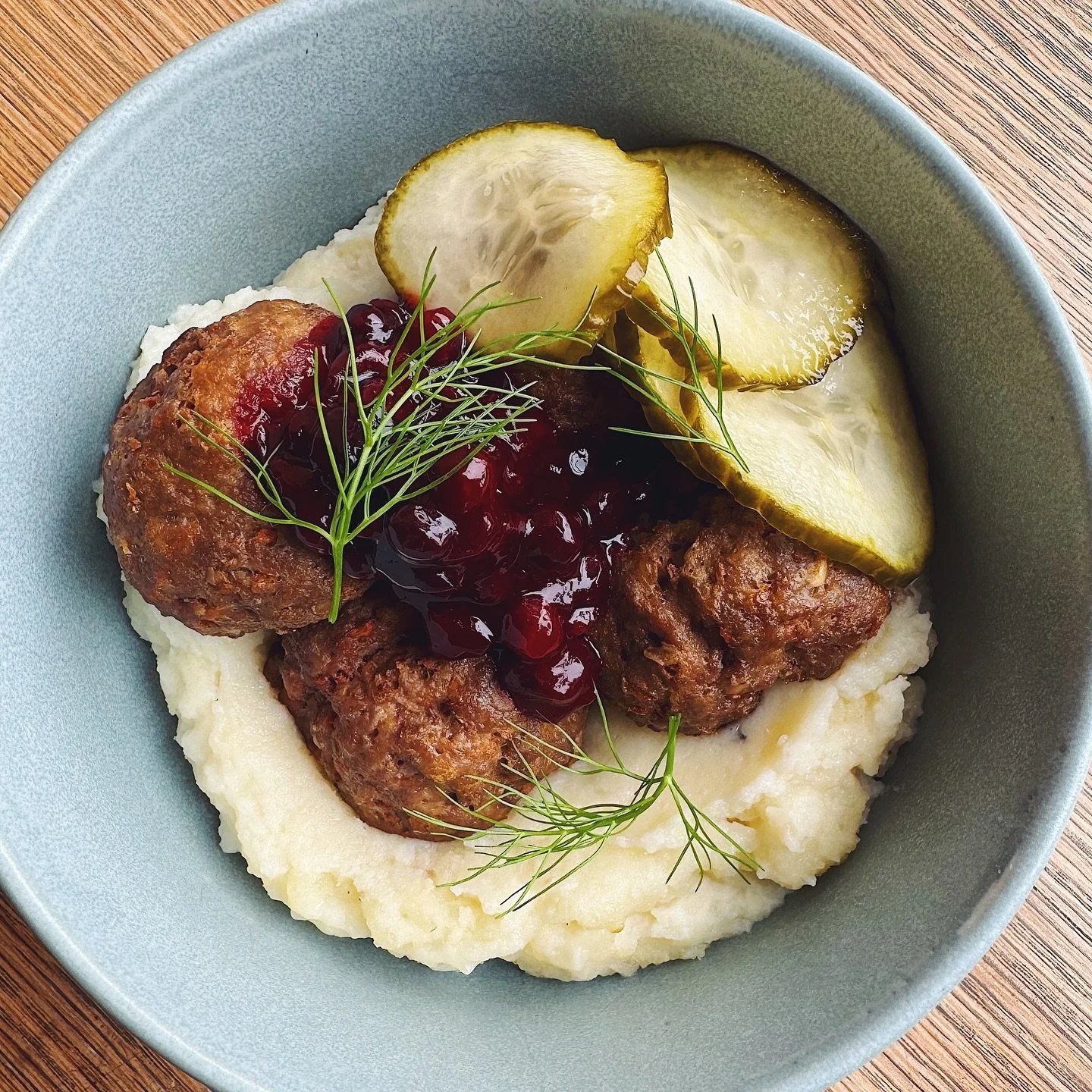 This autumn weather putting us in the mood for Swedish meatballs with lingonberry 

#lunchspecial #swedishmeatballs #k&ouml;tbollar #lingonberry