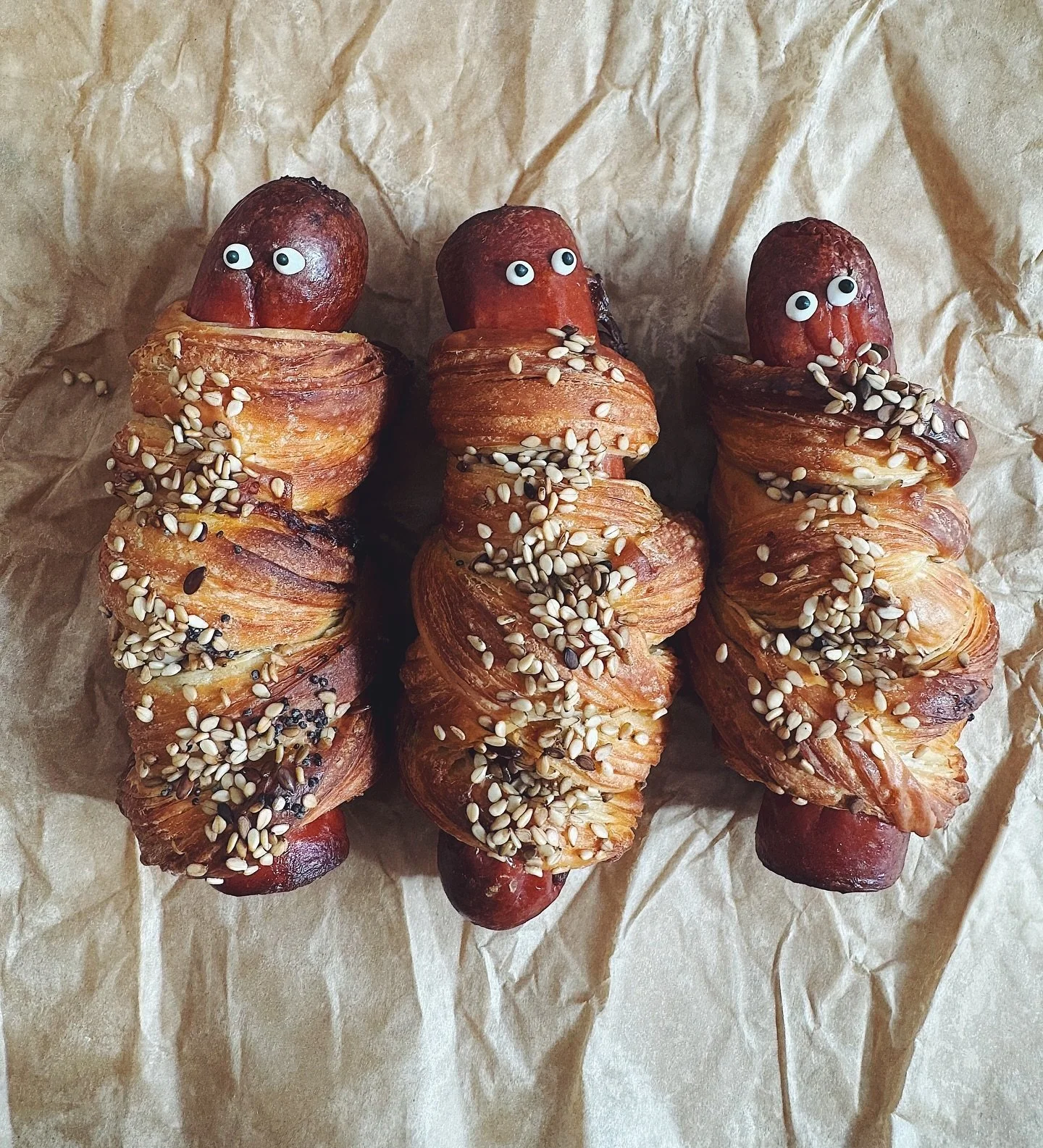 We have some spooky treats lined up for tomorrow. Swing by and get spooked!

#p&oslash;lsehorn #halloween #sf #bakery
