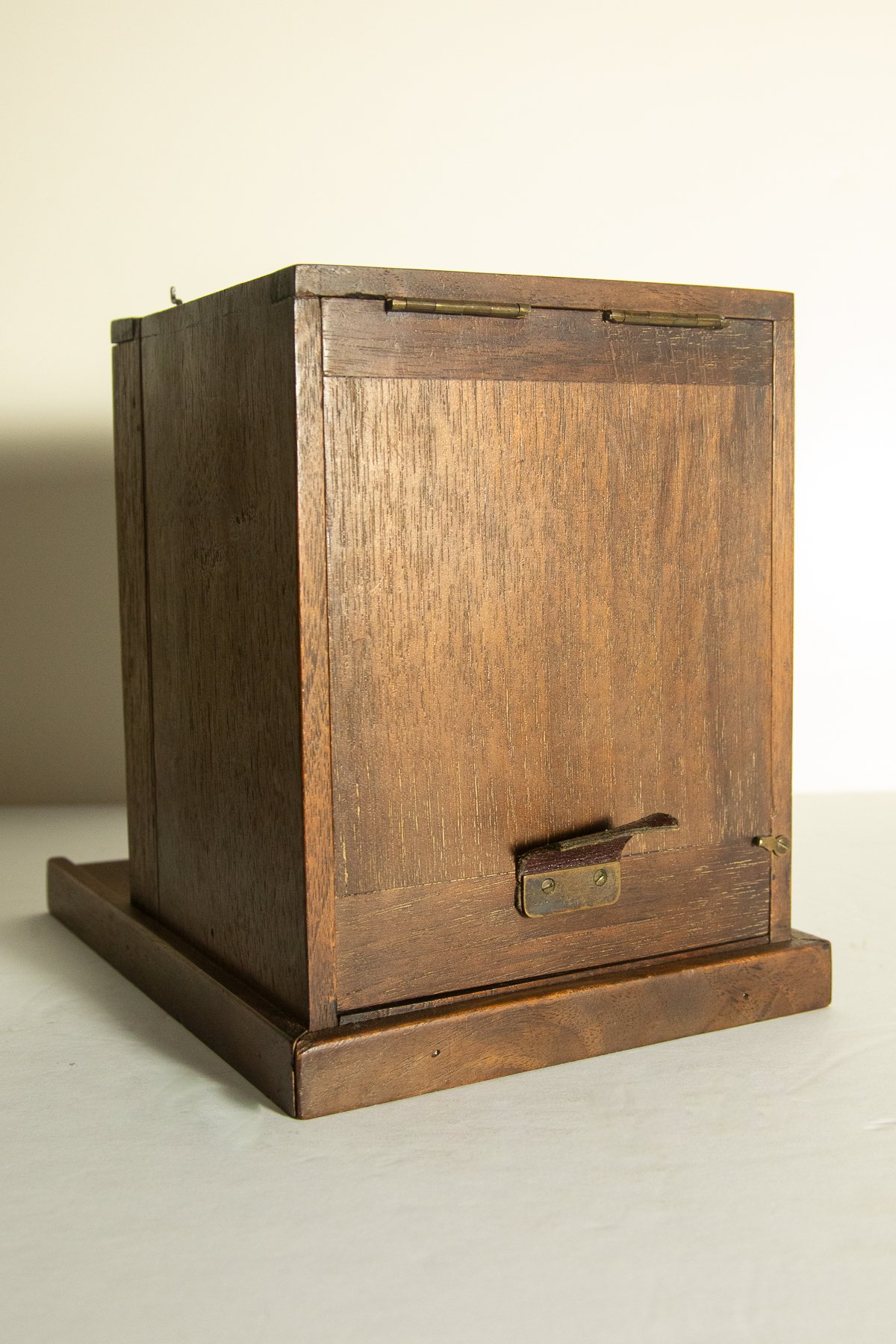 Bertrand Front Quarter Closed.jpg