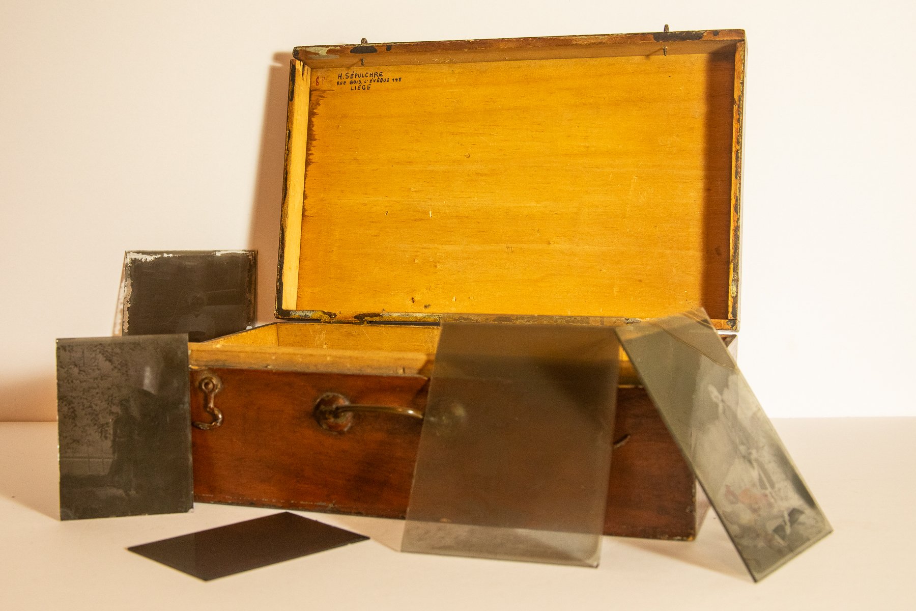 Scenographe Box with Negatives copy.jpg