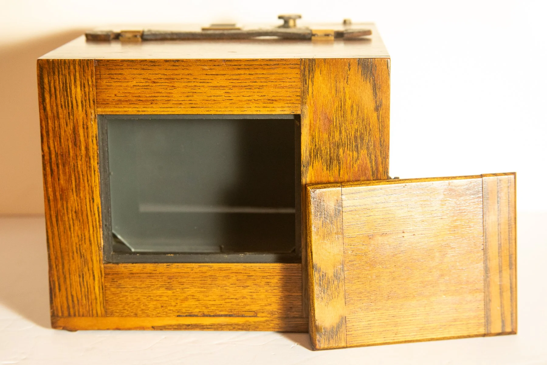 Scovill Antique Oak Rear Open.jpg