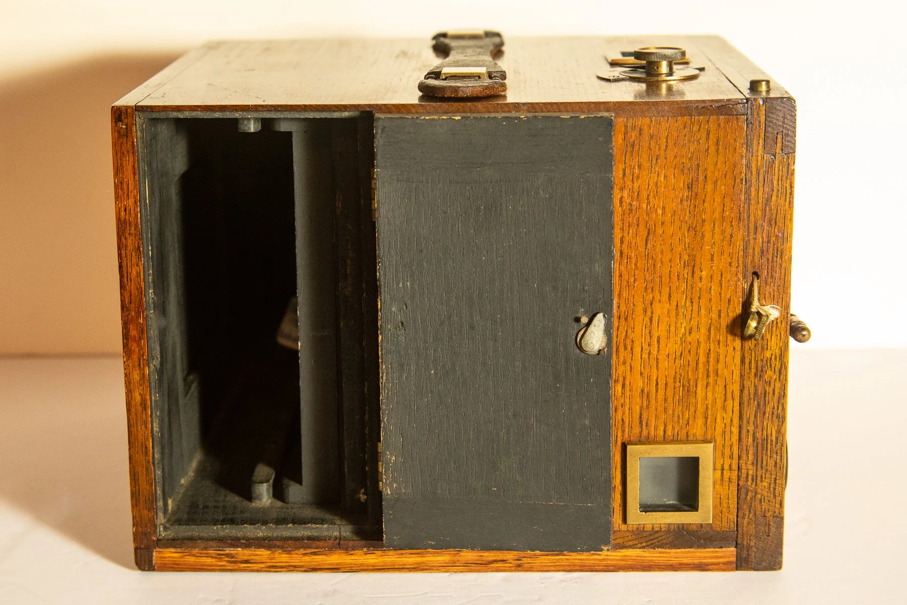 Scovill Antique Oak Left Profile Open.jpg