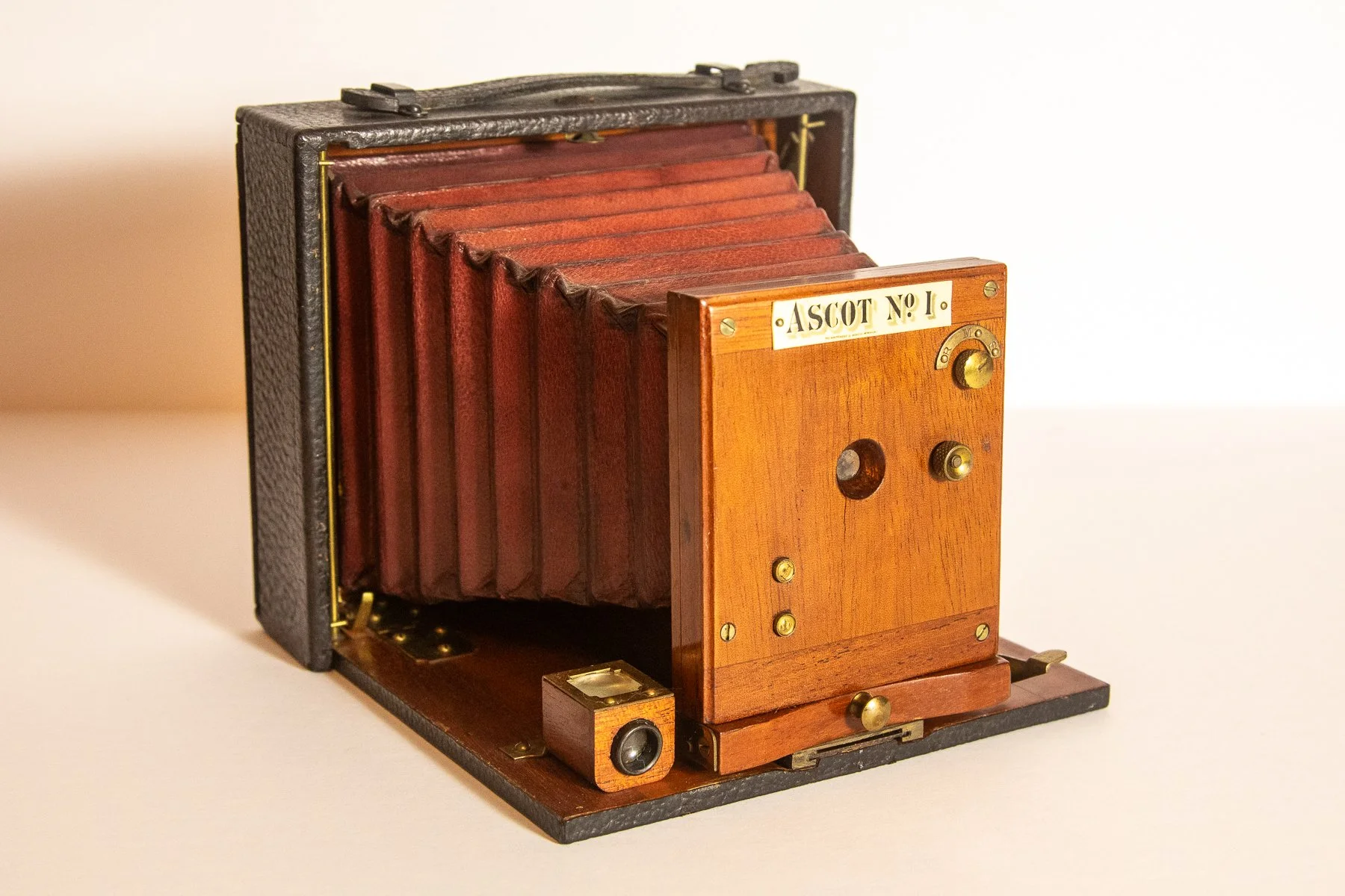 Stuart Fabe's Antique Camera Collection