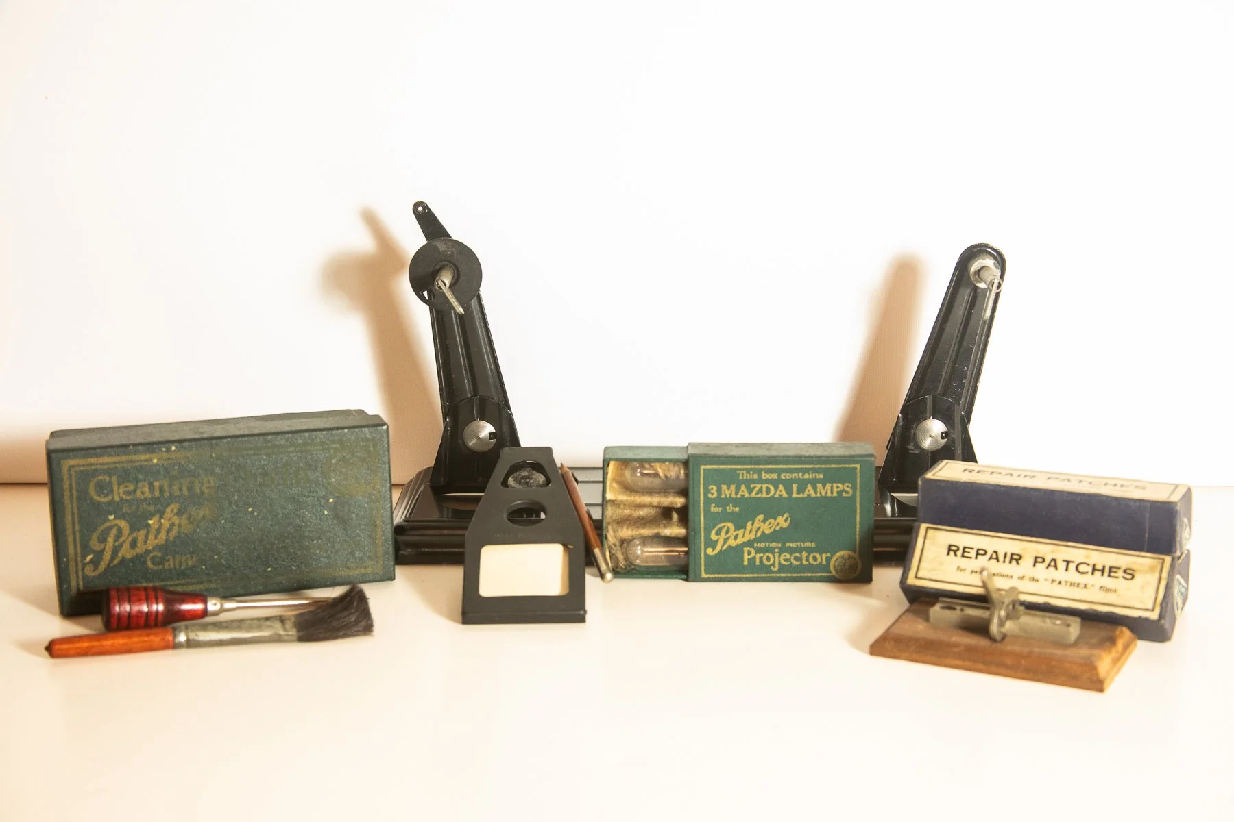 Pathe Bulbs Splice Repair Premier.jpg