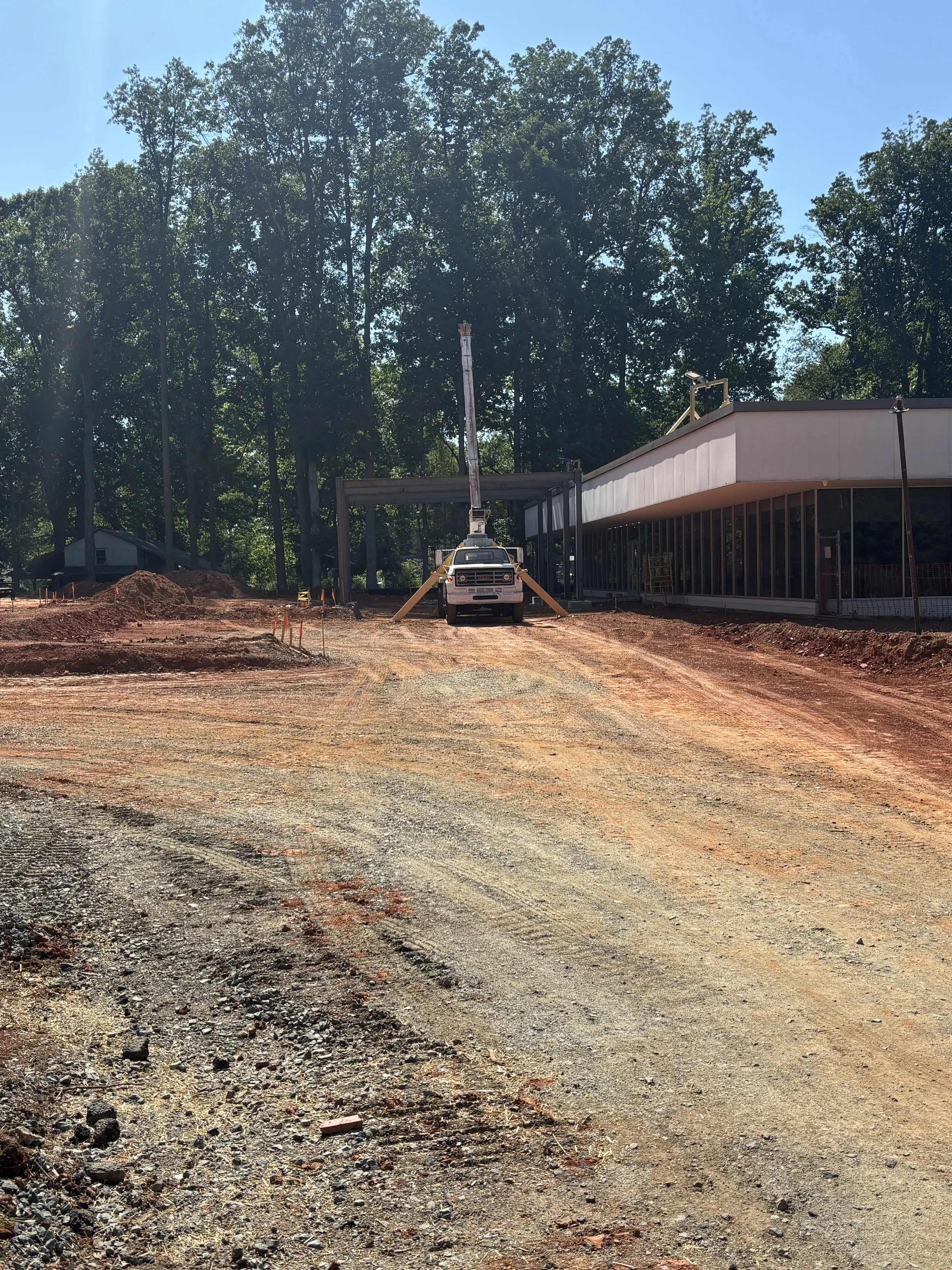 Steel construction for porte cochere