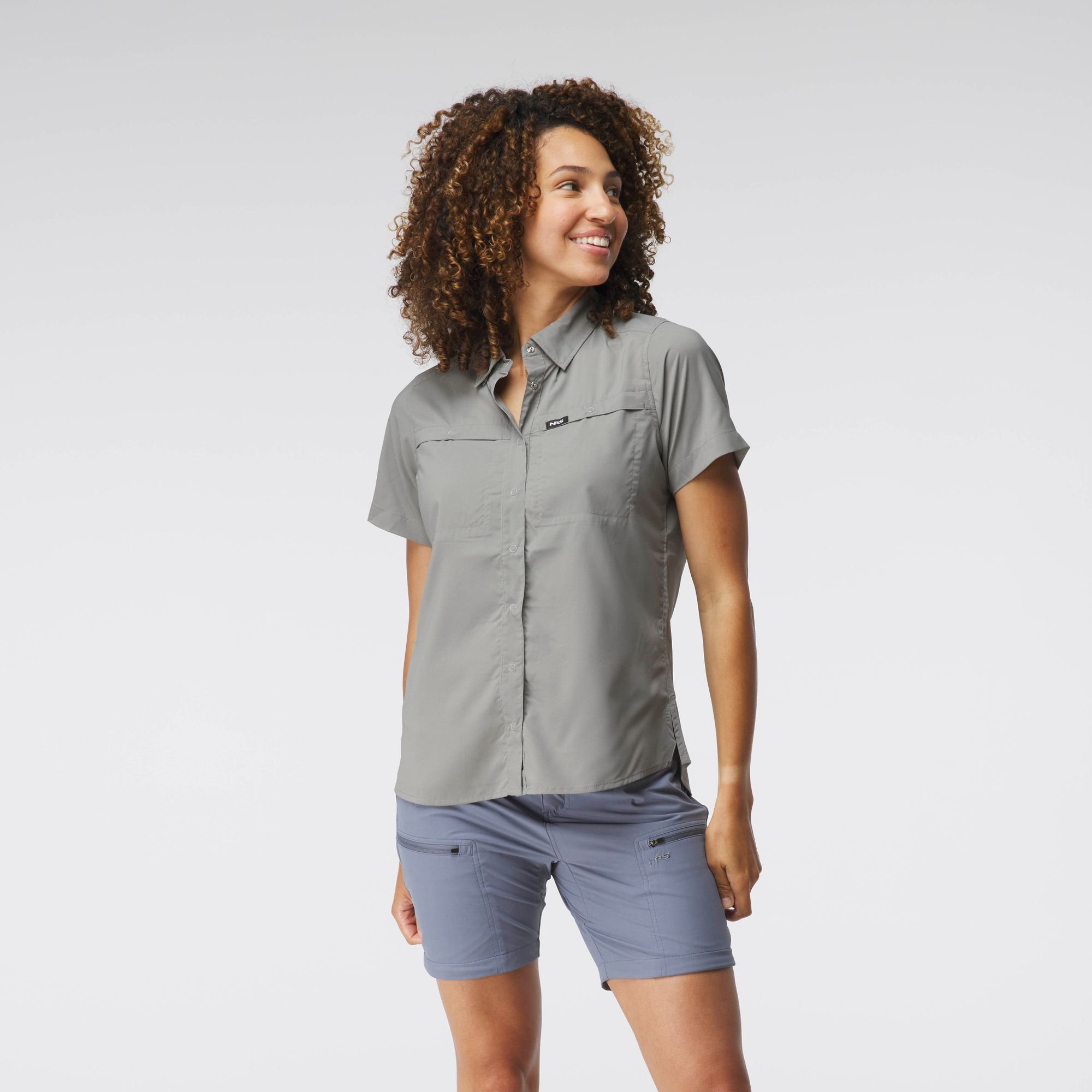 10031_01_WsGearShirt_pebble_front_3_Crop_2000x2000.jpg