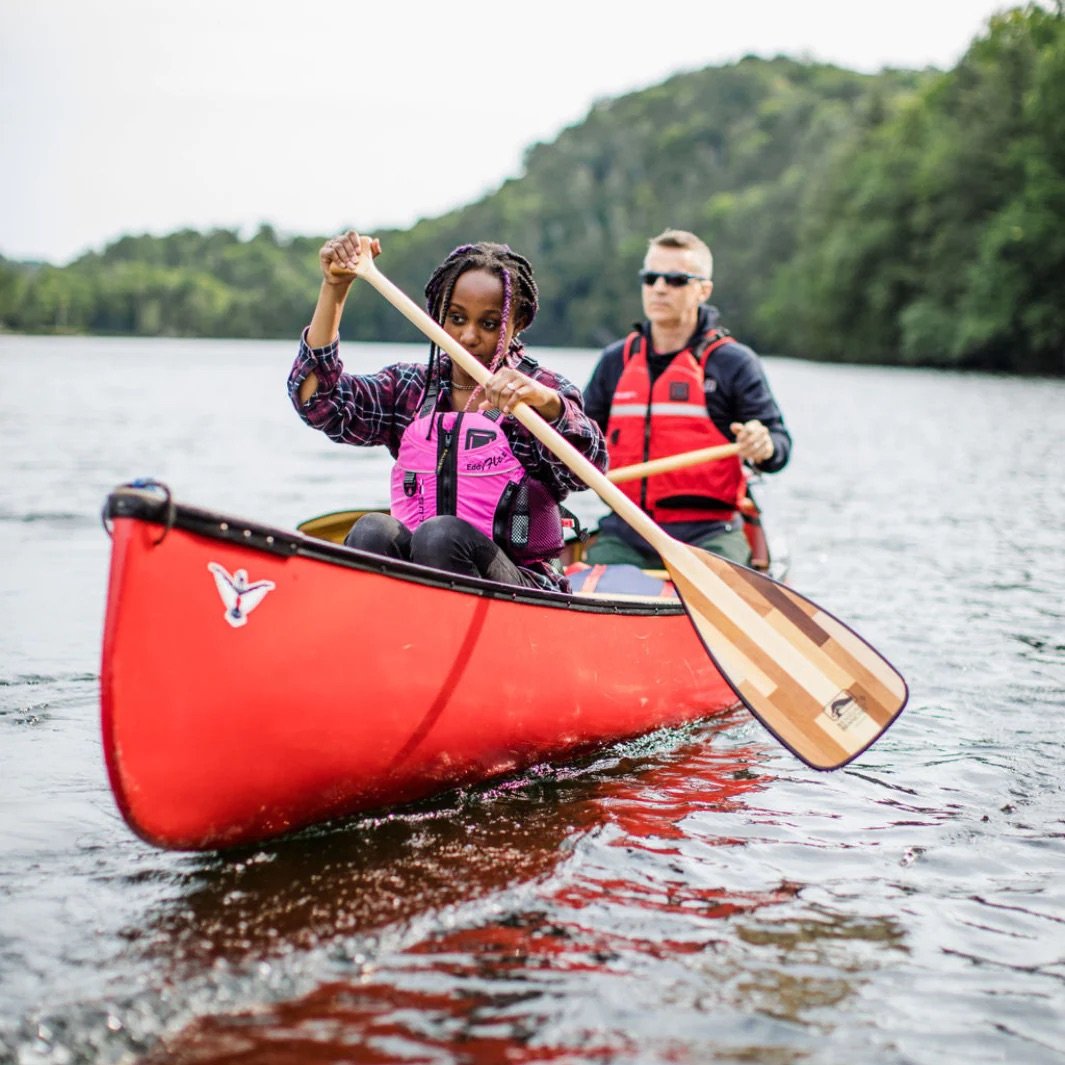 bending-branches-catalyst-st-canoe-paddle-lifestyle-2.jpeg