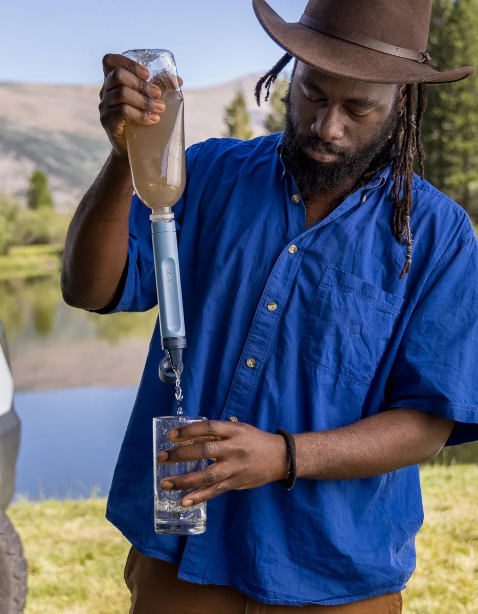 LifeStraw-PEAK-Personal_Mountain-Blue_Lifestyle-In-Action_Adam-Barker_01_1300x.webp