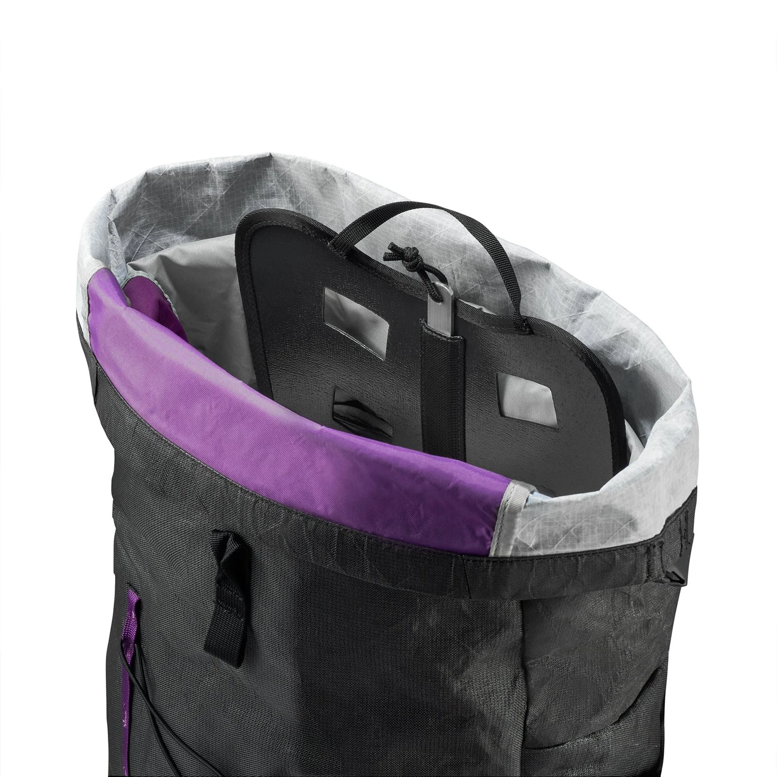 ZEMP001_K00K00_Challenger_28_Backpack_Black_8.jpg