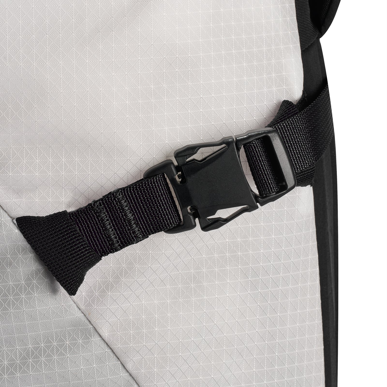 ZECP002_W04K00_Granite_22_Backpack_Chalk_Black_4.jpg
