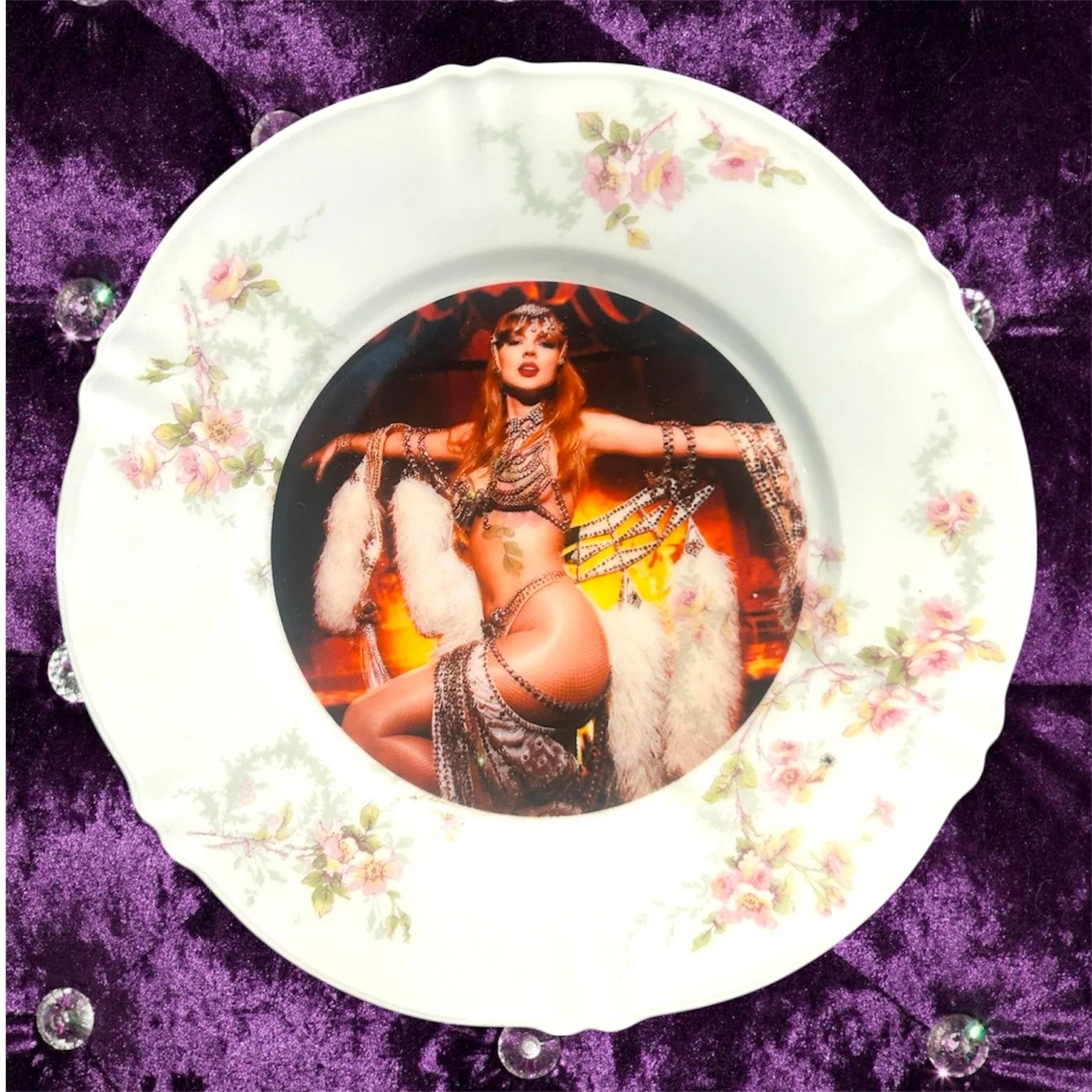 TAYLOR SWIFT SHOWGIRL PLATE