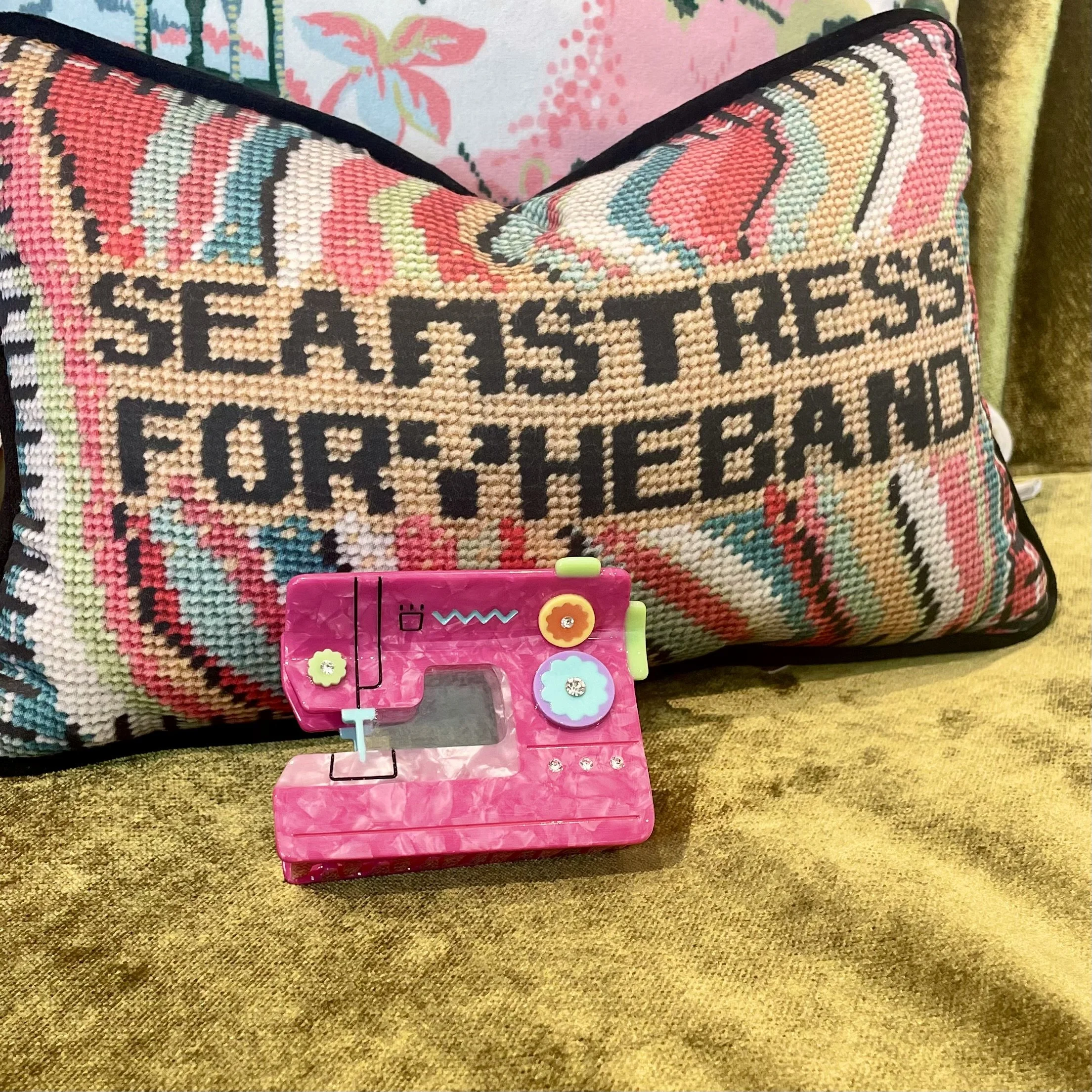 SEWING MACHINE HAIR CLIP