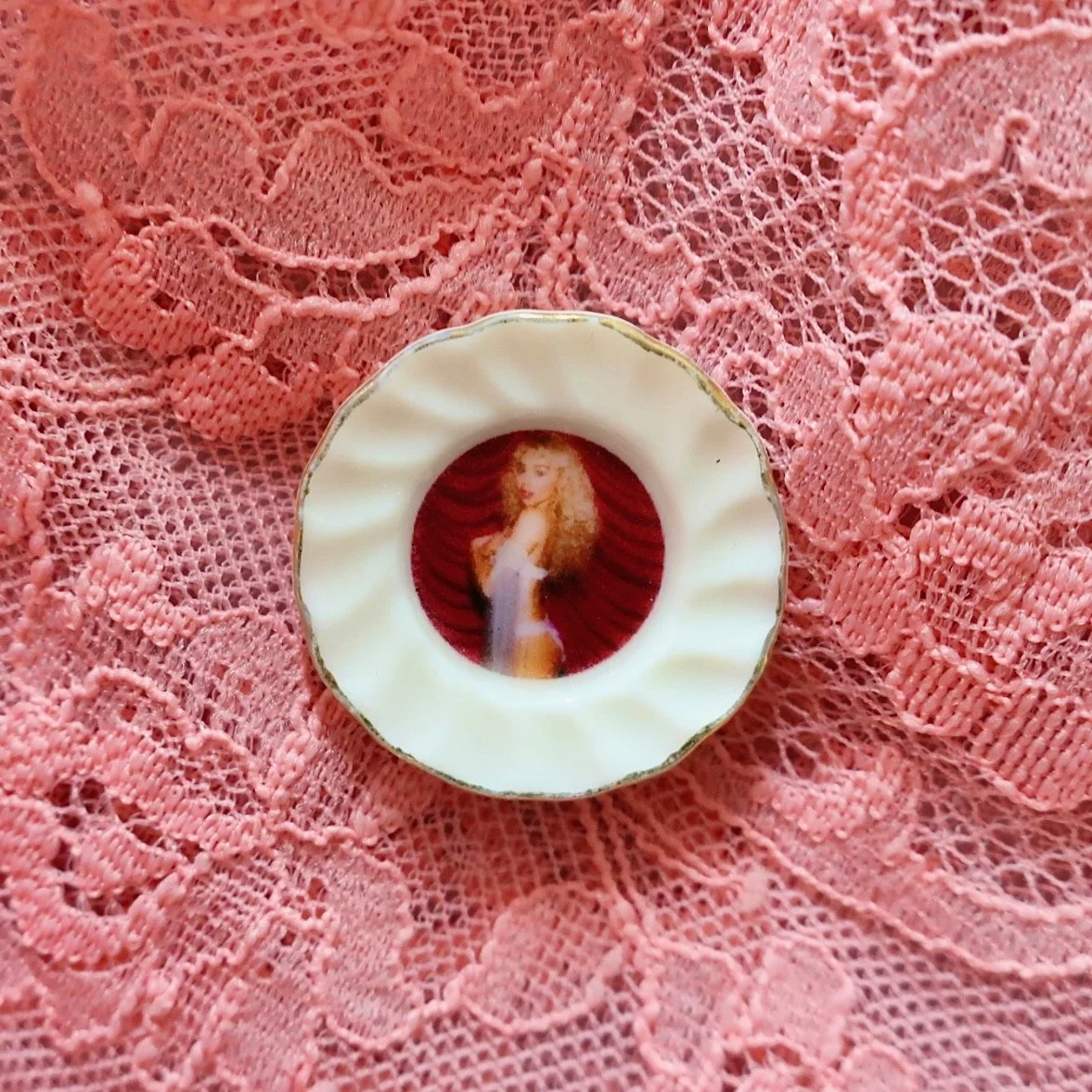 SABRINA CARPENTER MINI PLATE MAGNET